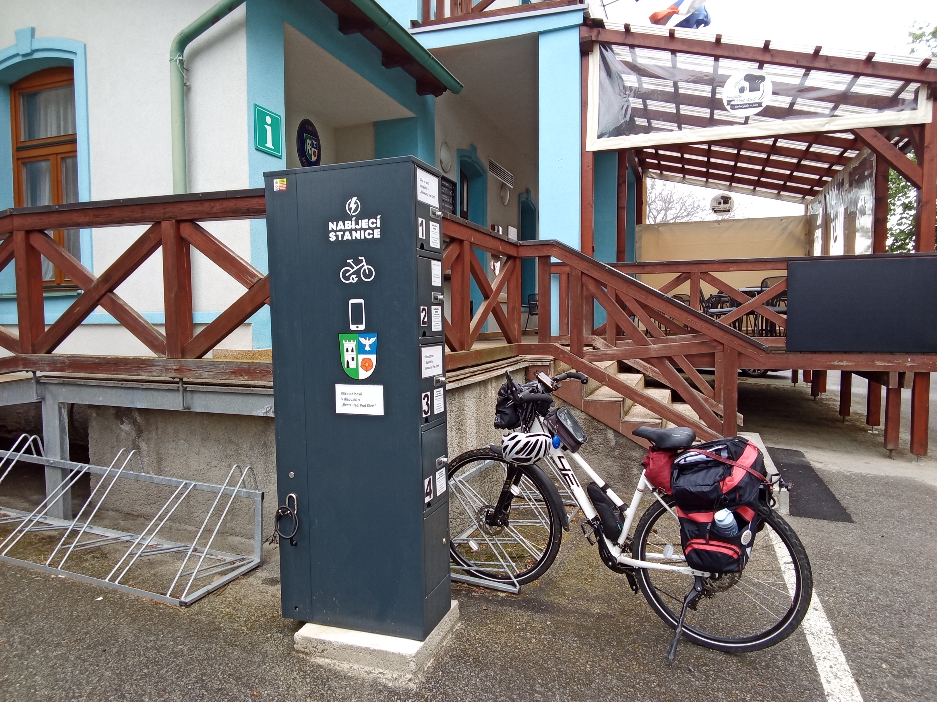 Nabíjecí stanice pro elektrokola a mobilní zařízení foto 4