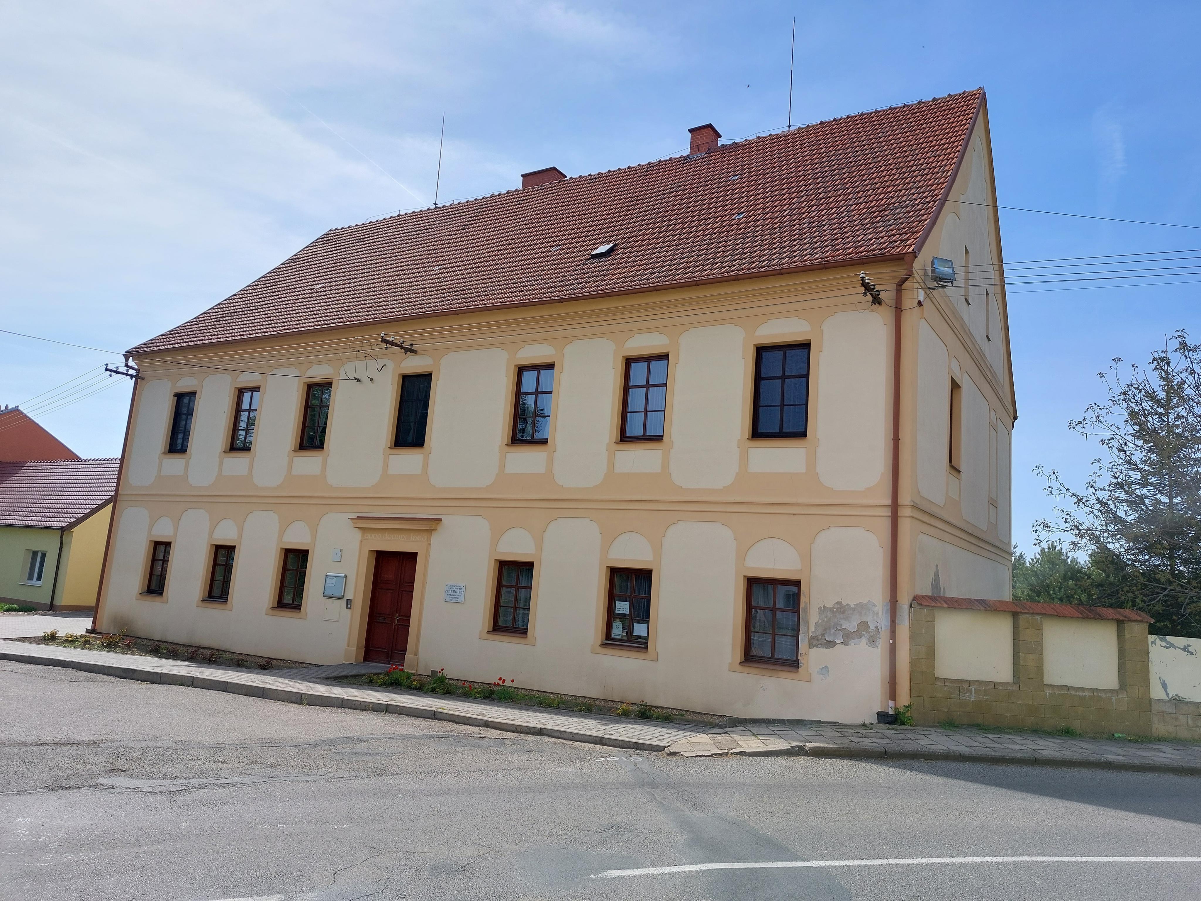 Obecní knihovna Šaratice foto 4