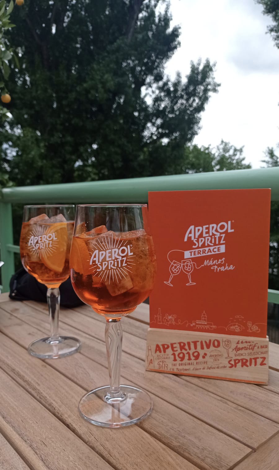 Aperol Spritz terrace Mánes Praha foto 5