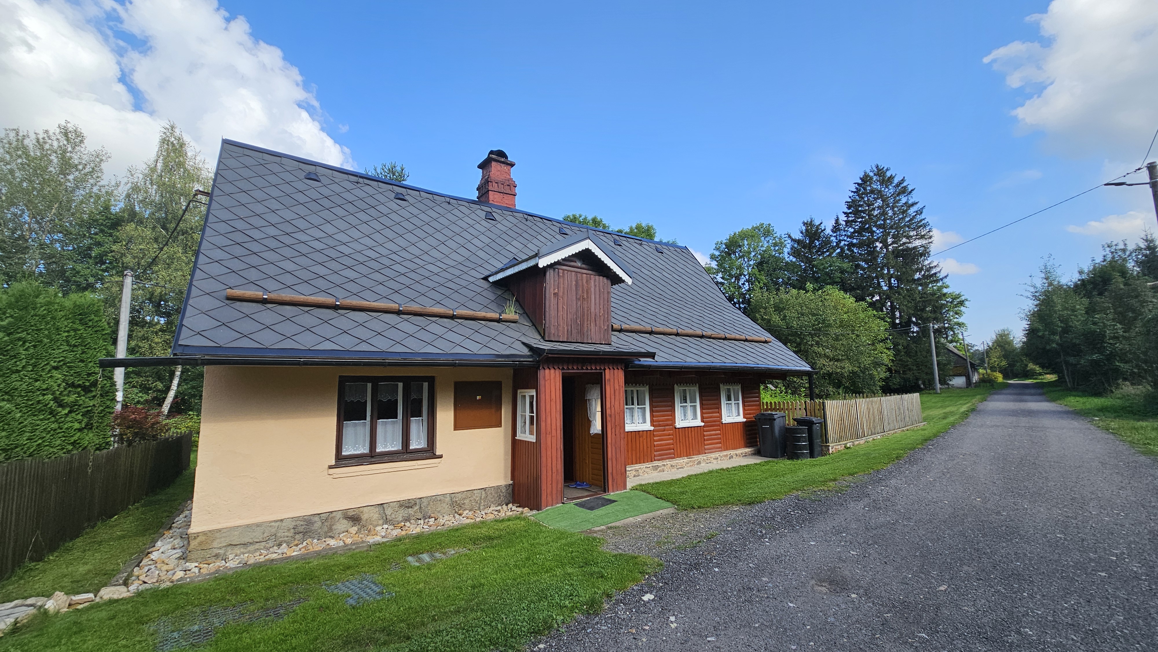 Chalupa u lesa foto 2