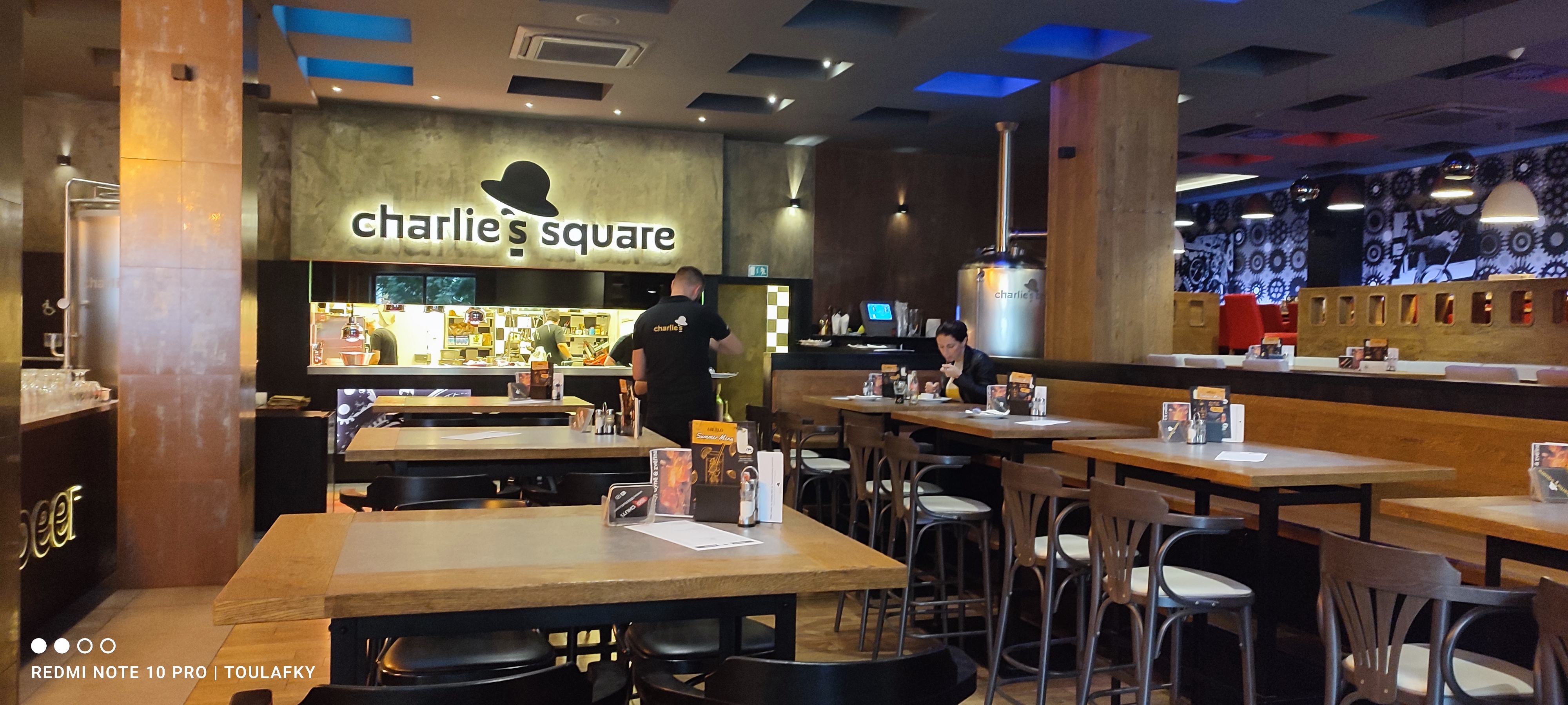 CHARLIE'S SQUARE foto 4