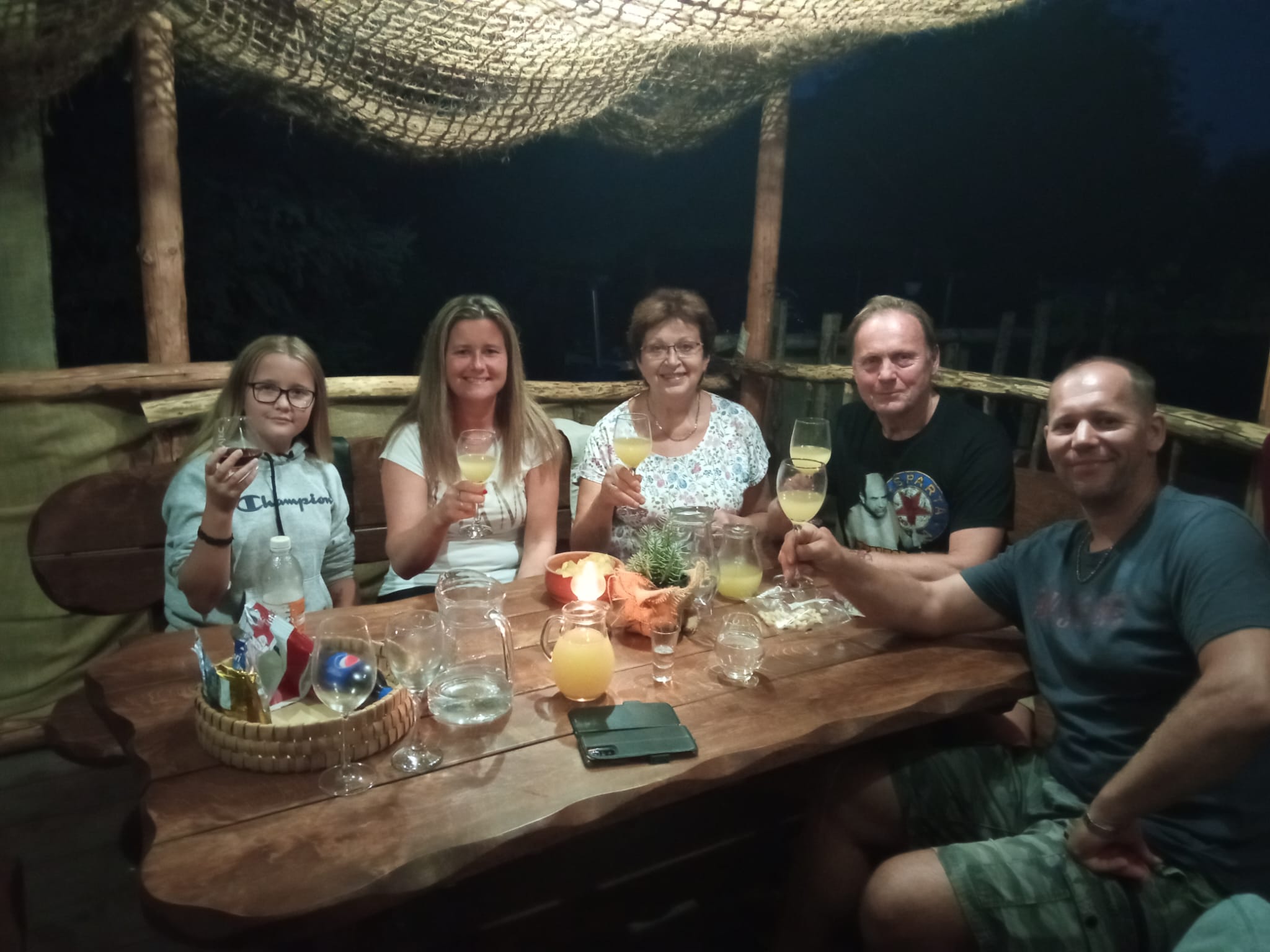 Sklípek u hroznu foto 4