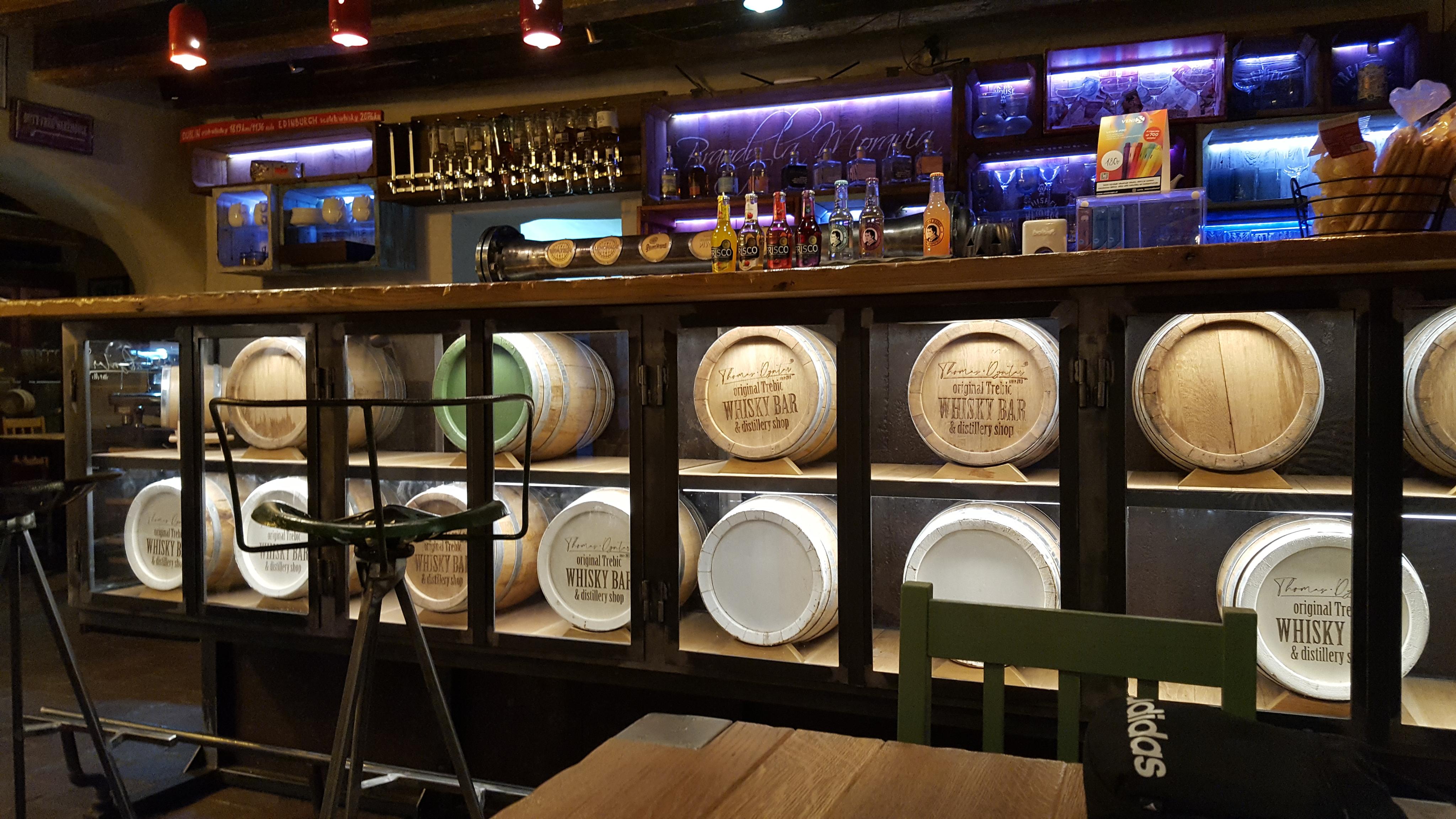 Thomas•Dyntar original Trebic whisky bar foto 5