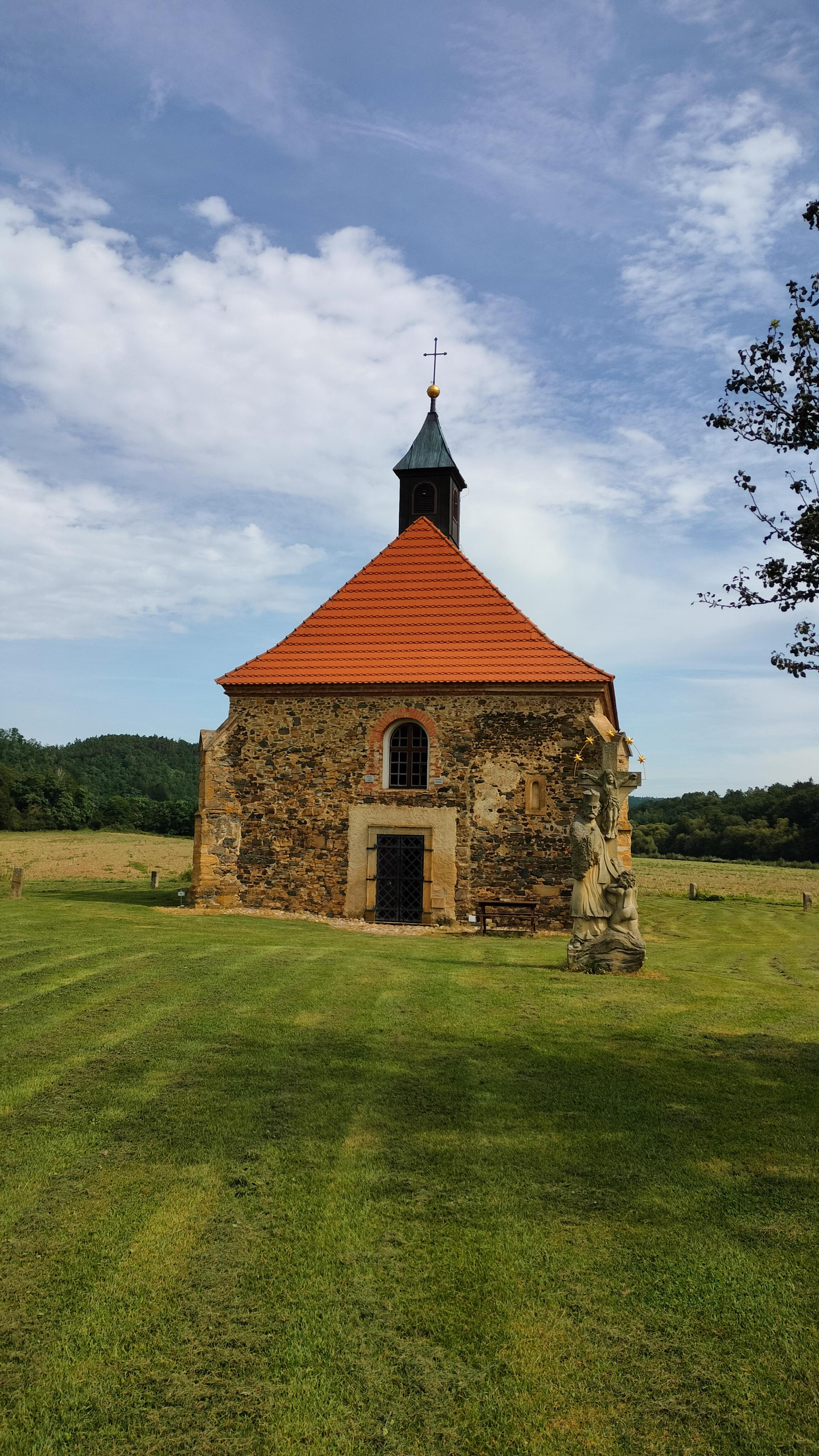 Obžerstvení u kostela foto 4