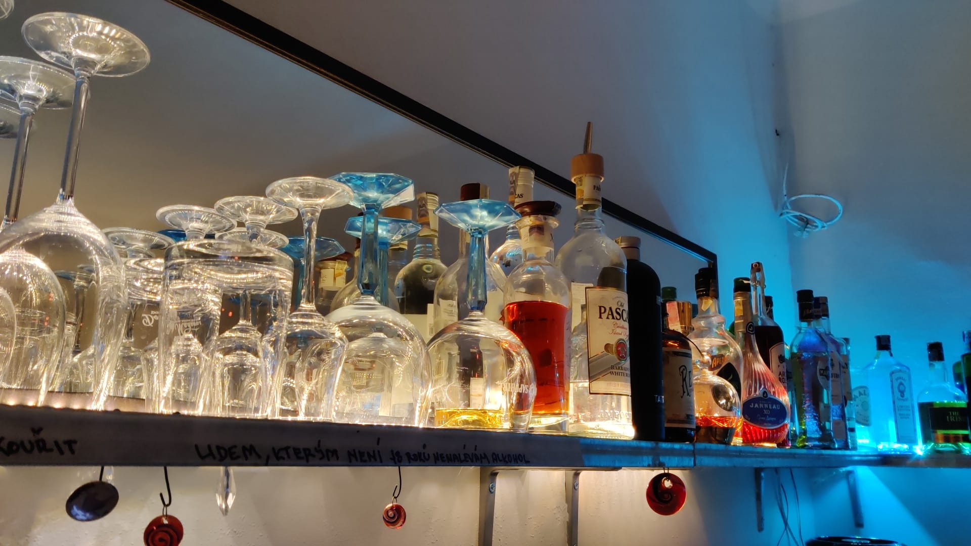 Kavárna Černá káva foto 3