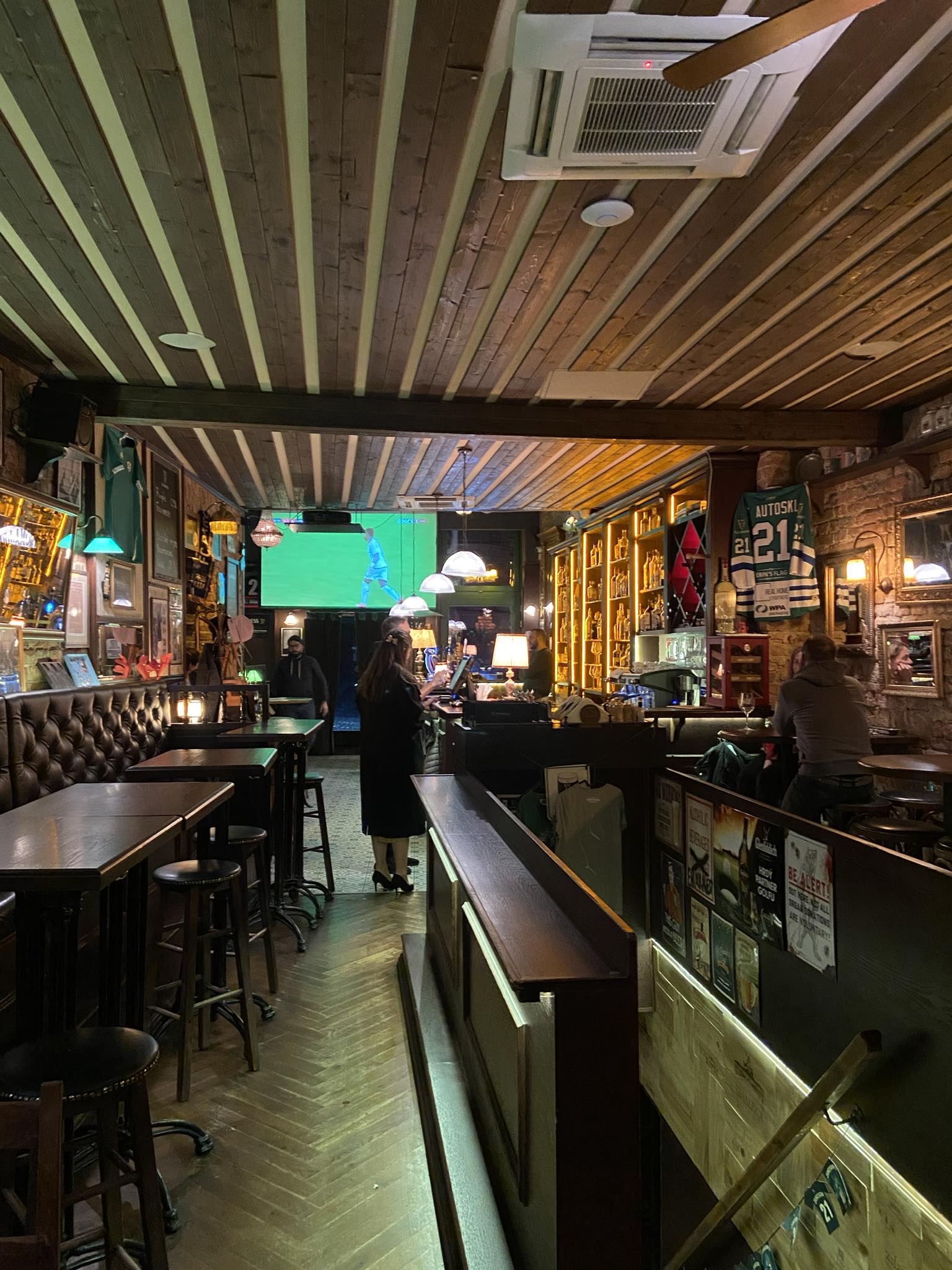 The ERIN`S FLAG Irish Pub foto 2