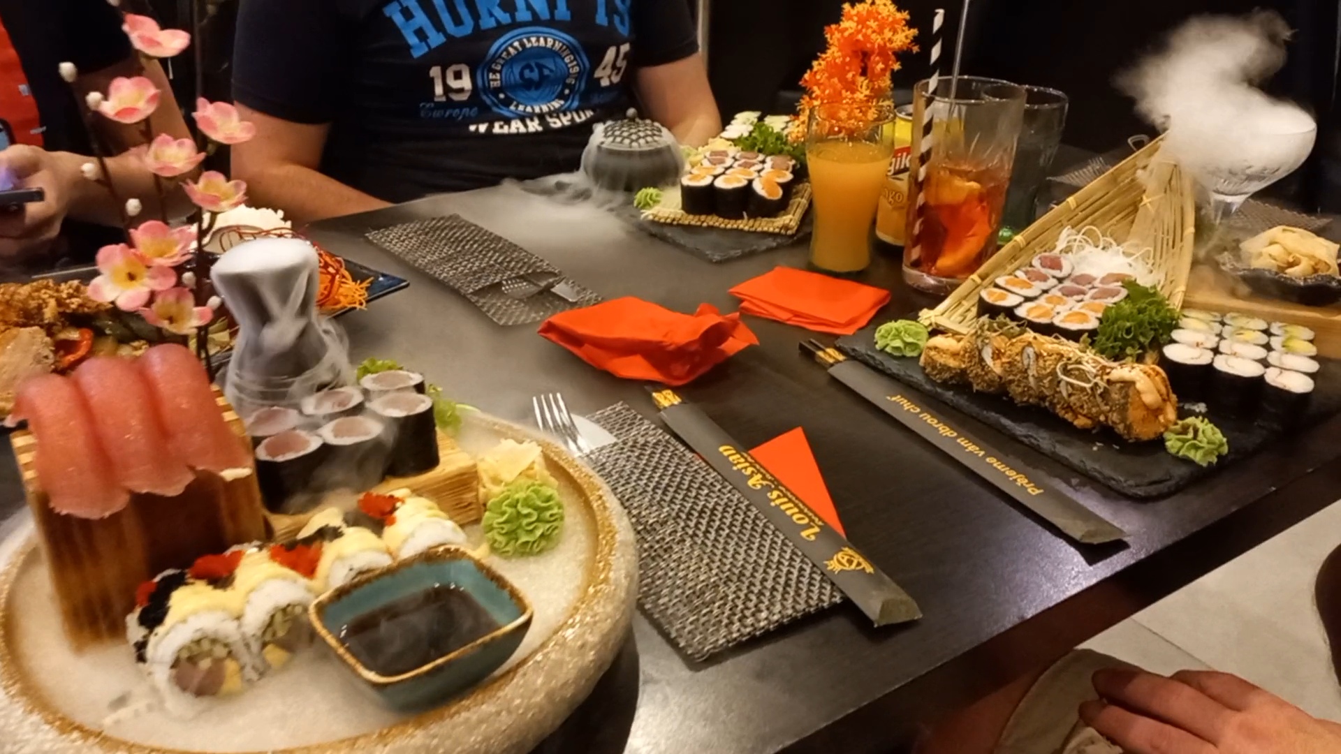 LOUIS ASIAN Restaurace Sushi Bar foto 4