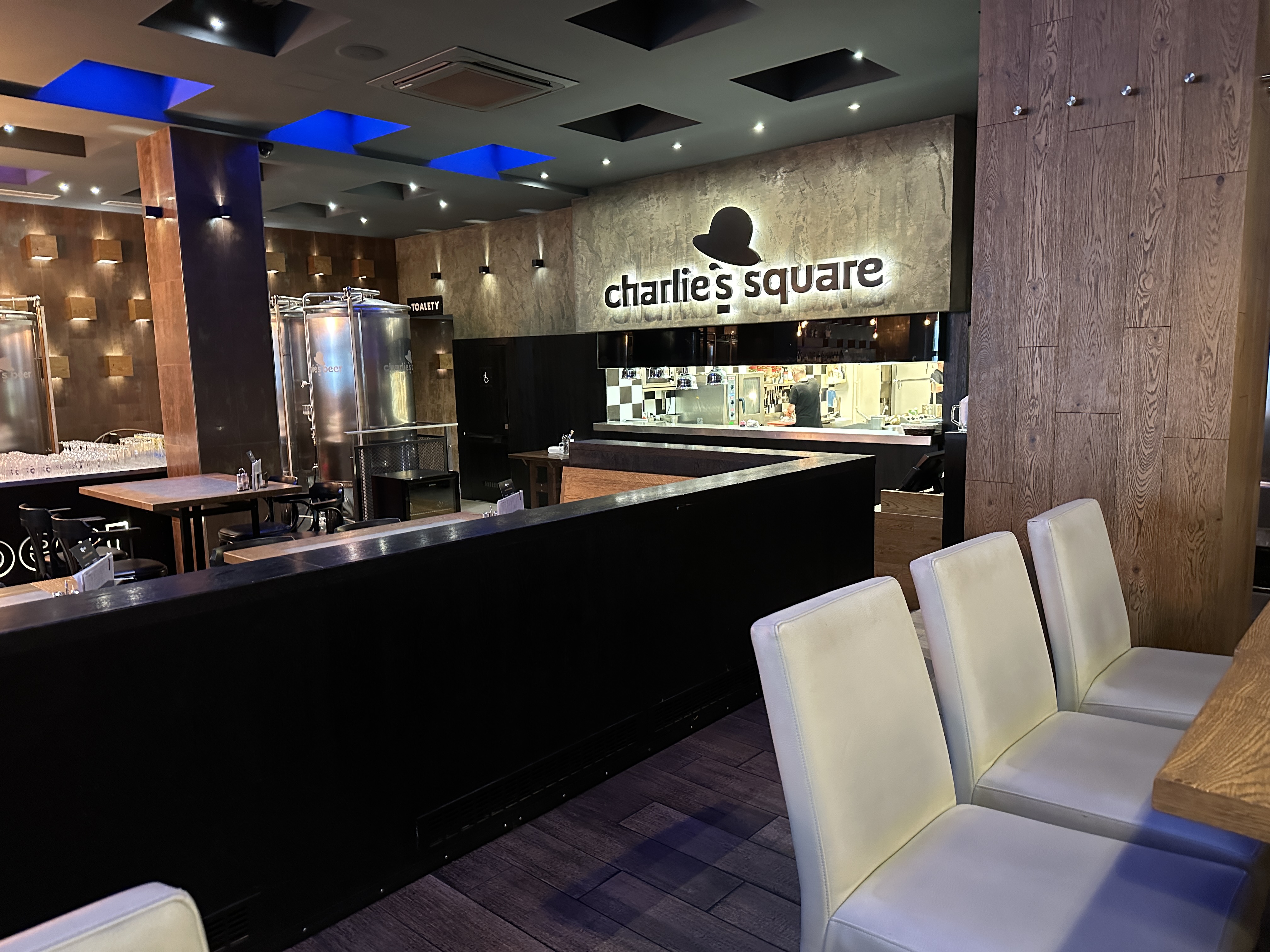 CHARLIE'S SQUARE foto 3