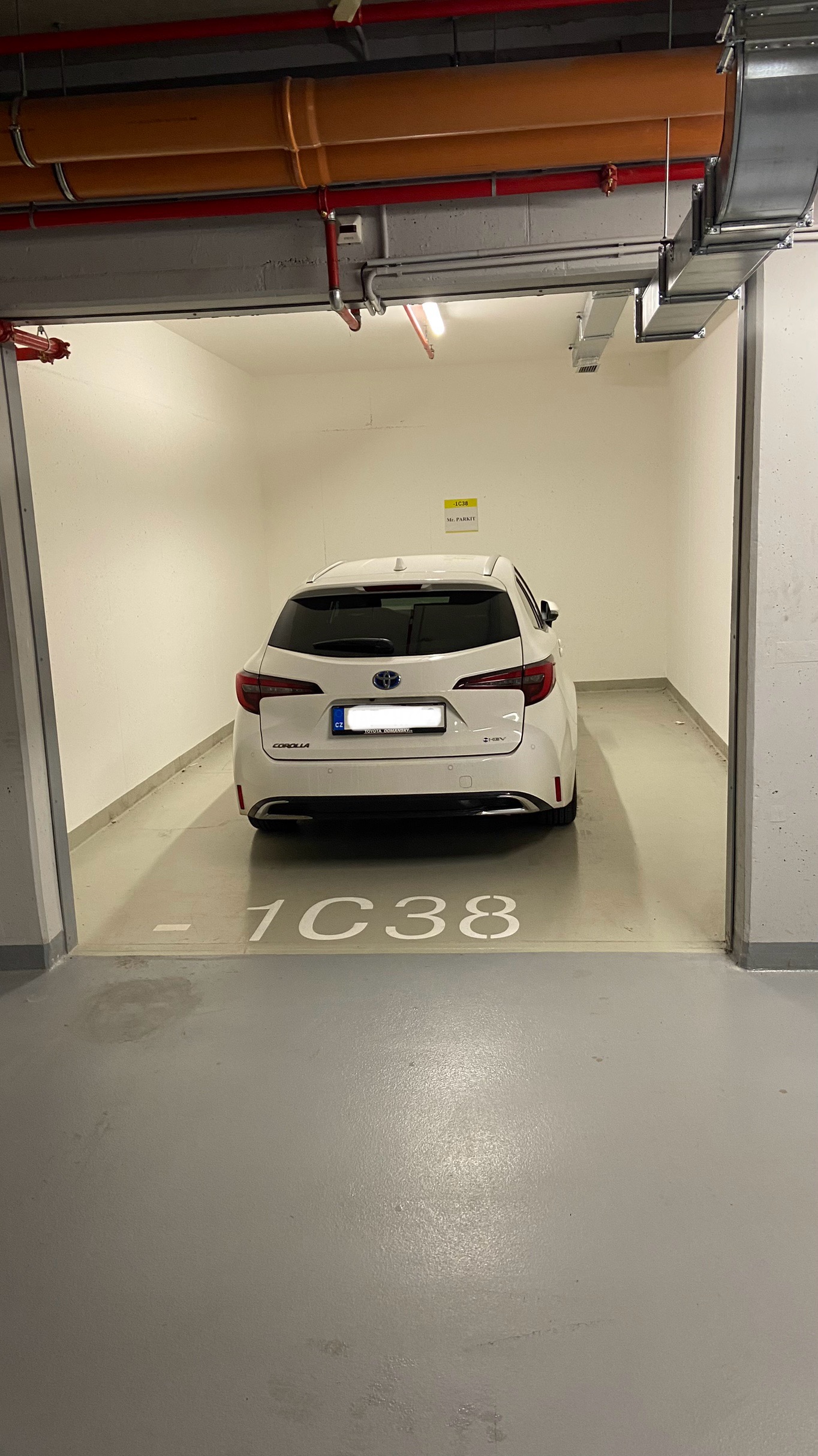 MR.PARKIT - Parking Prosek Point Prosecká 851/64 foto 5