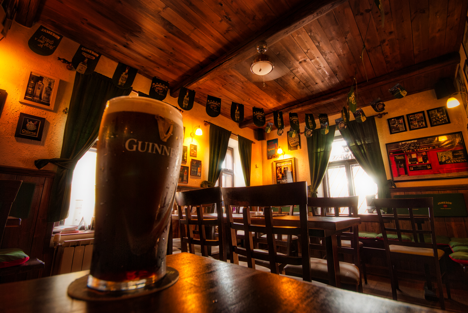 Lucky's Original Irish Pub foto 2