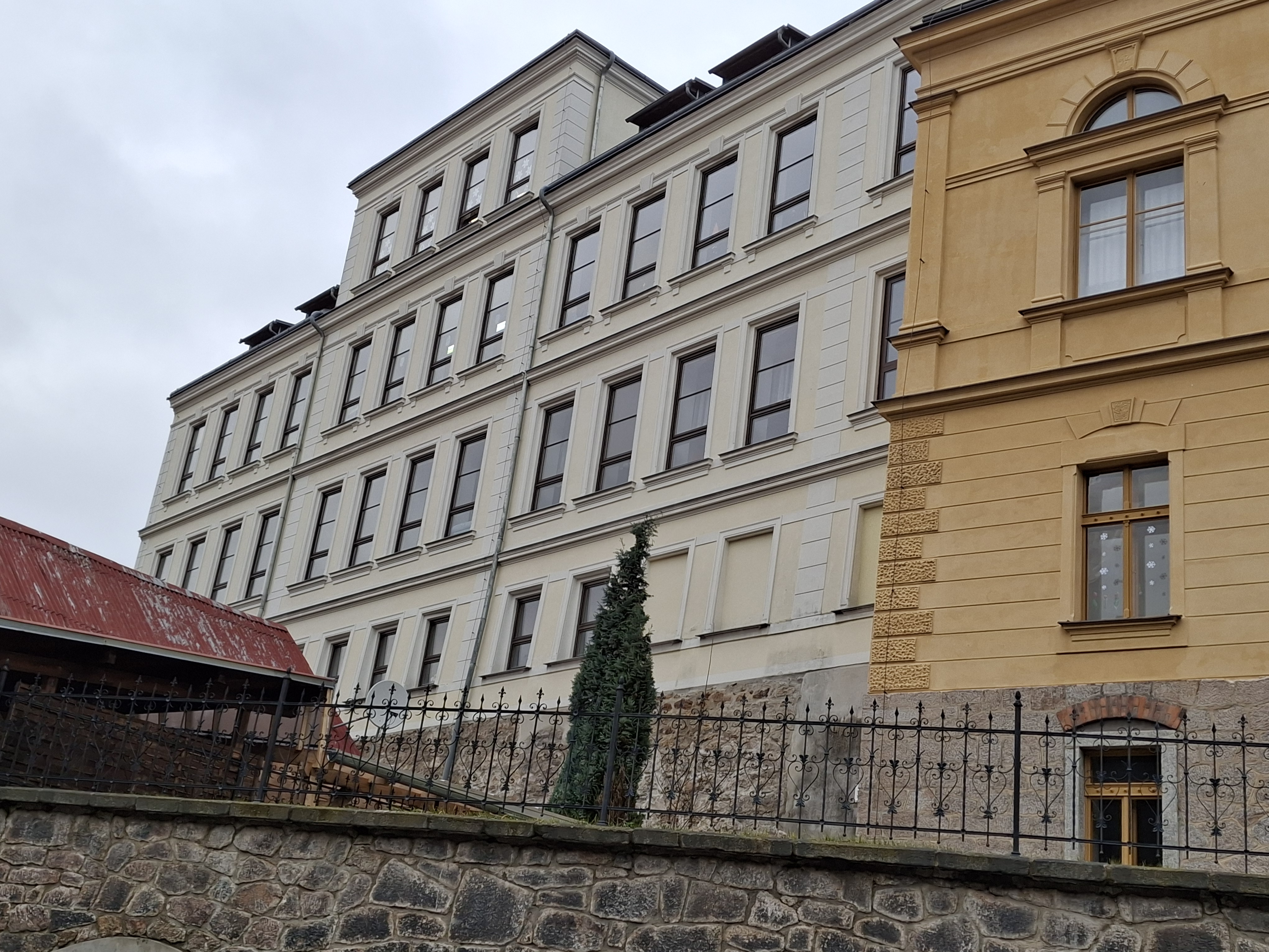 ZŠ Loket, Radniční foto 3