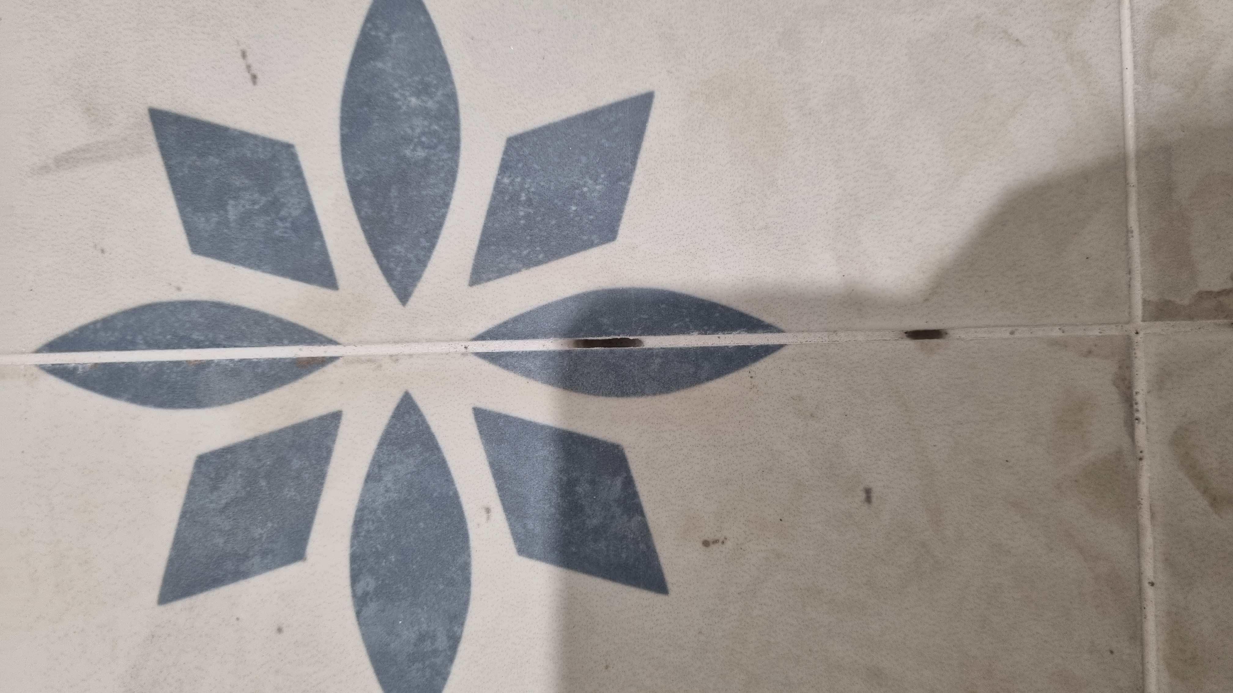 Obkladač u hřiště foto 5