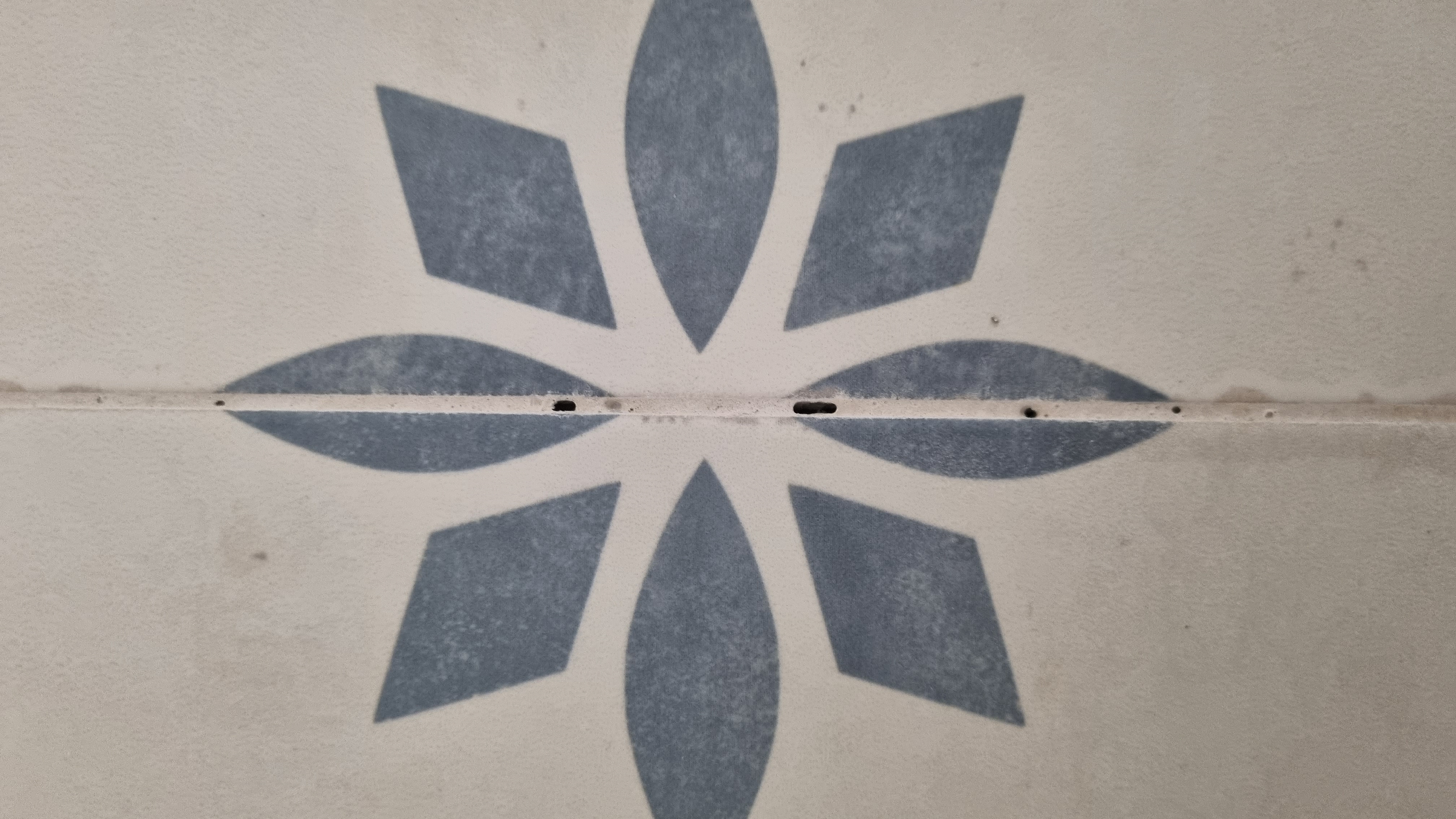 Obkladač u hřiště foto 3