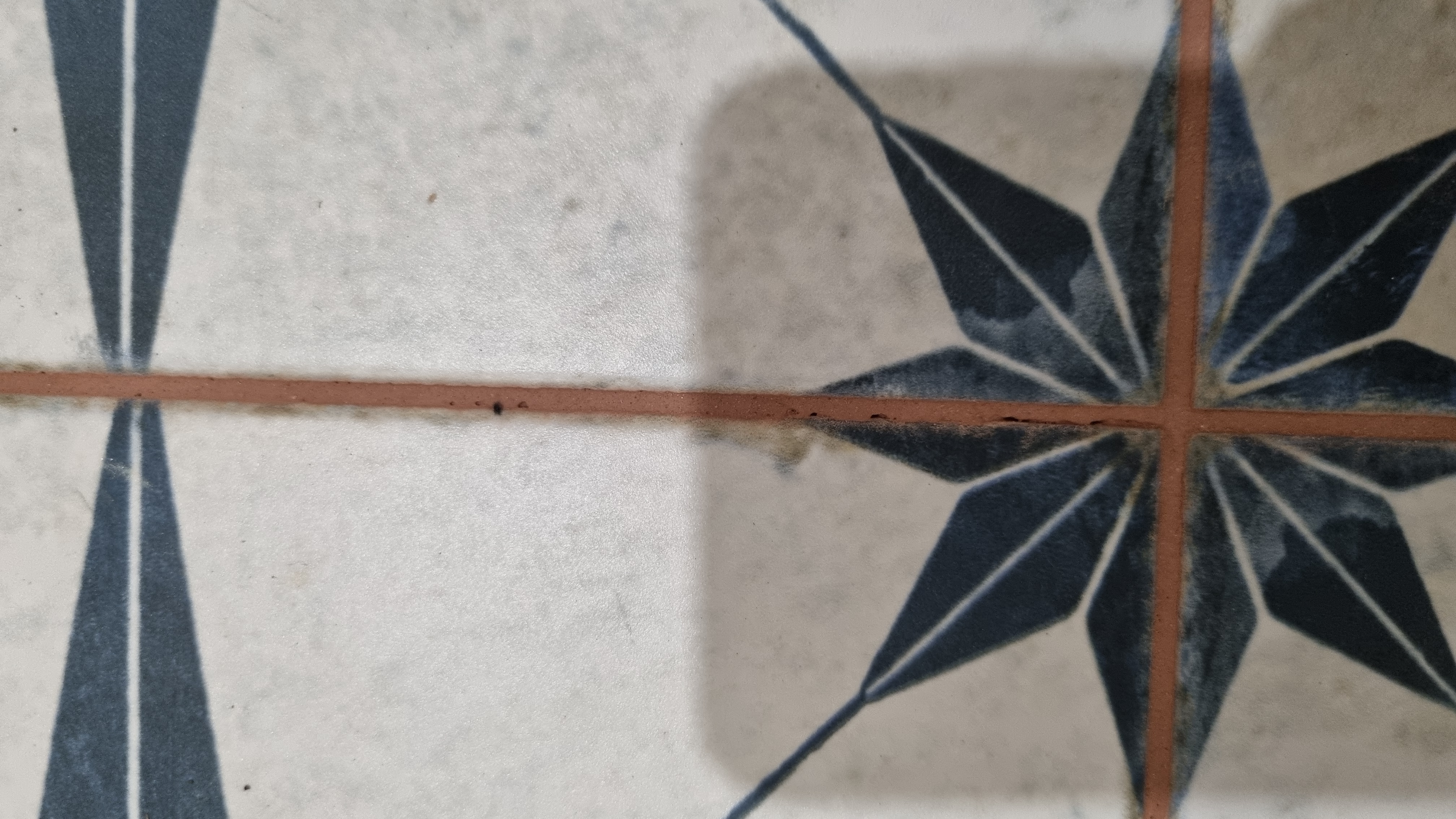 Obkladač u hřiště foto 1
