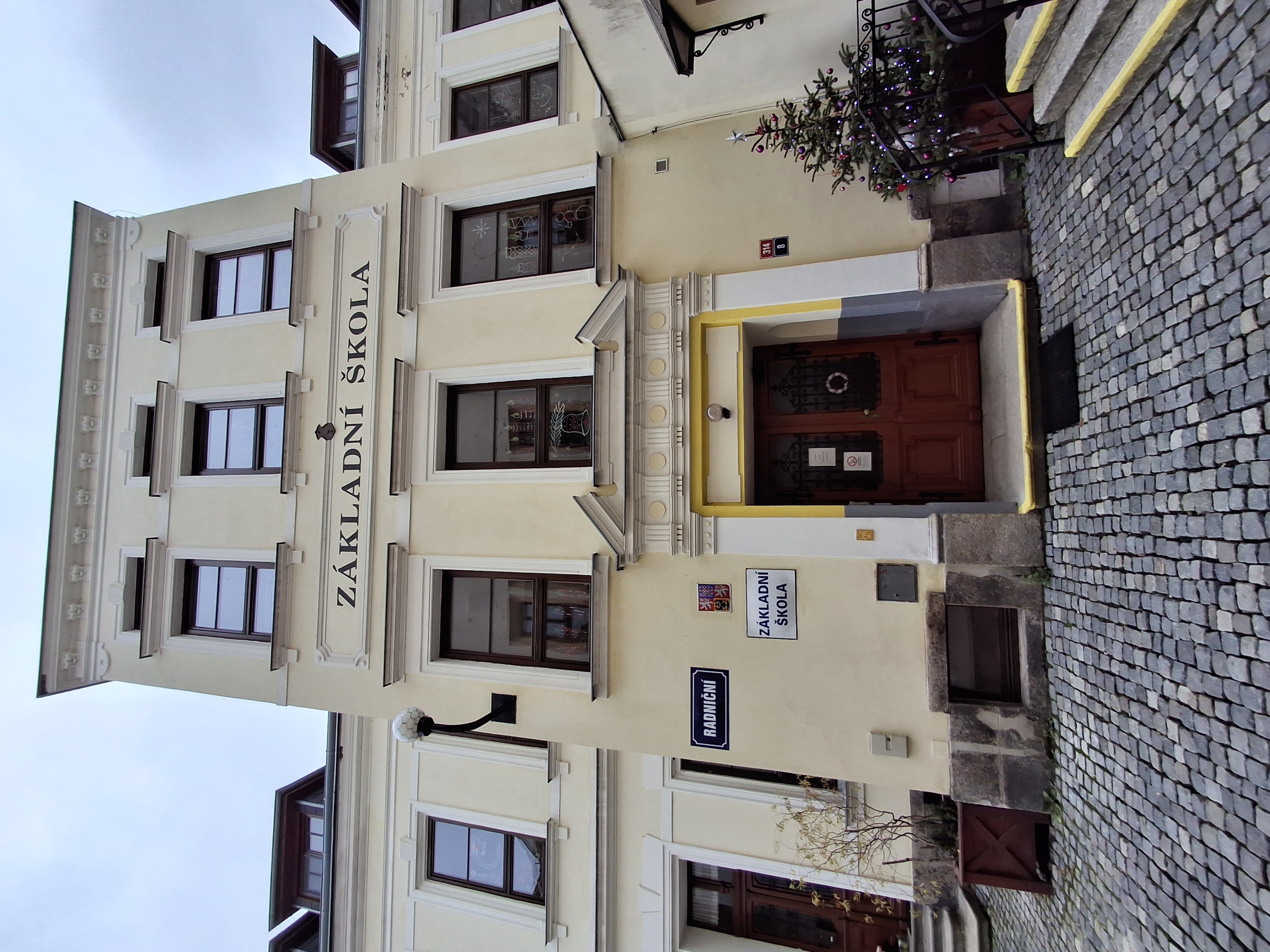 ZŠ Loket, Radniční foto 4