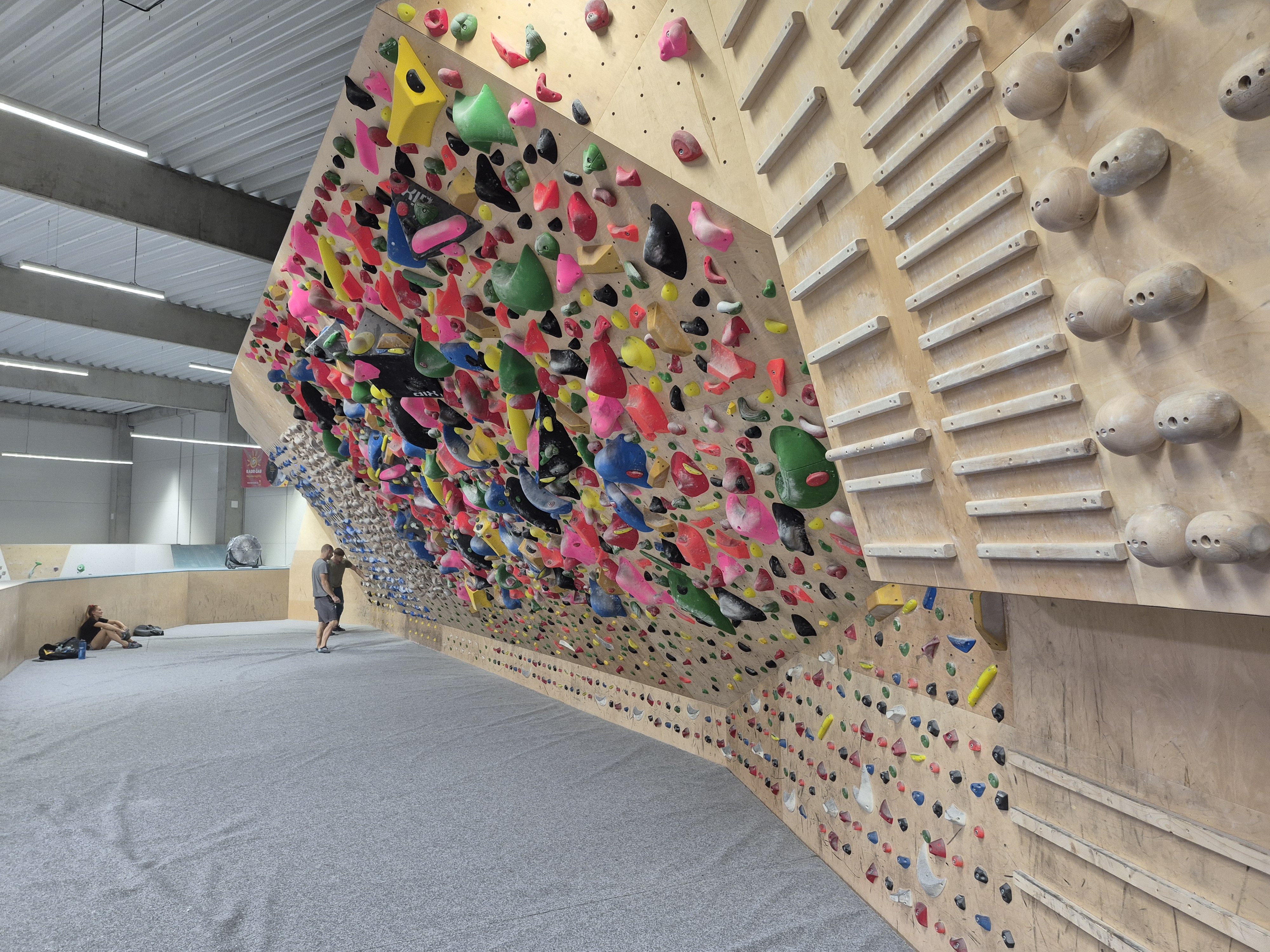 HANGAR climbing playground by Adam Ondra foto 2