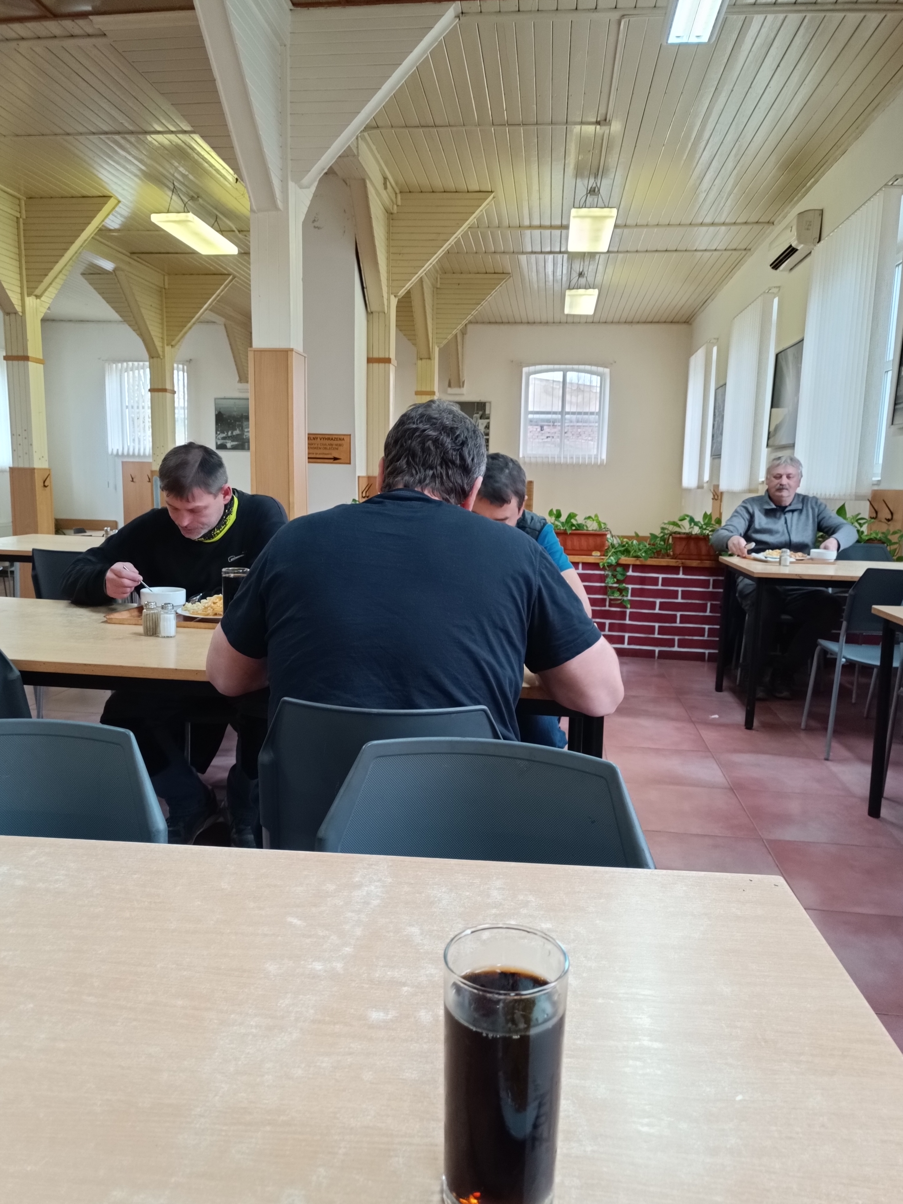 Veřejná jídelna u nádraží foto 4