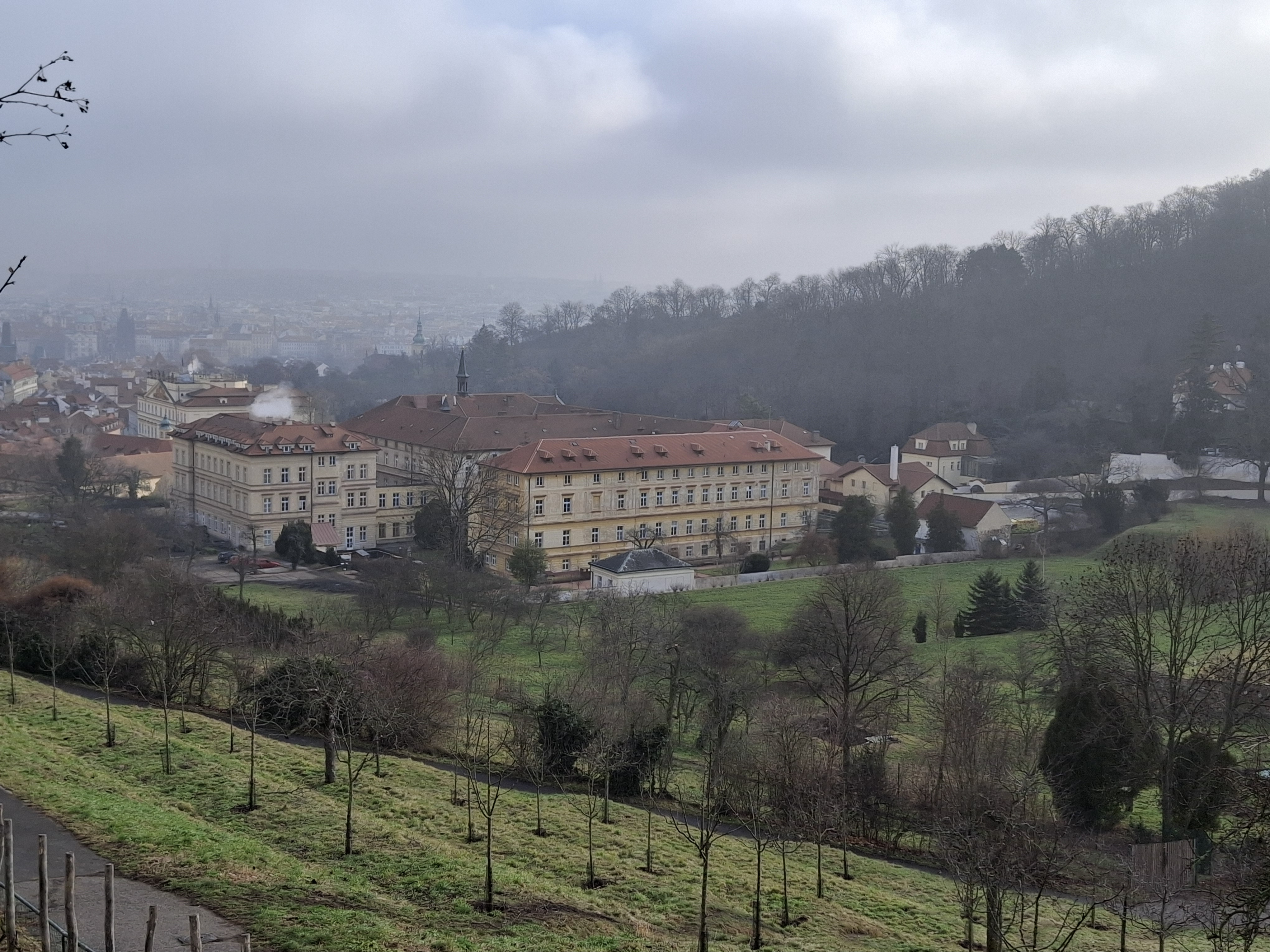 Nemocnice Milosrdných sester sv. Karla Boromejského v Praze foto 3
