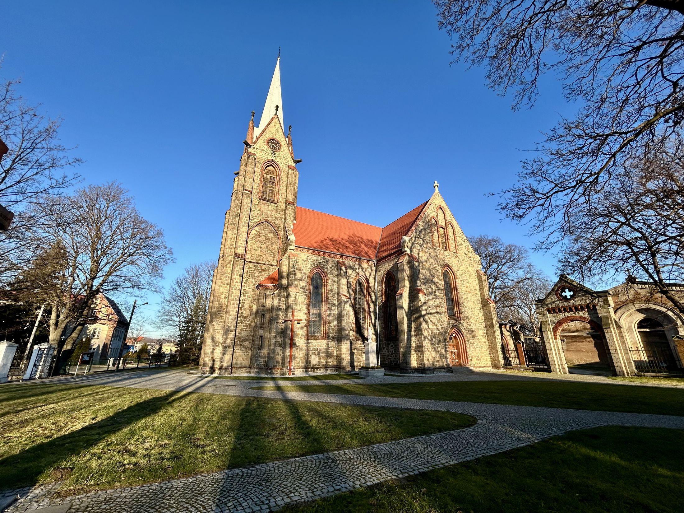 Religia w szkole — tylko przed lub po lekcjach (od 1 września 2025)