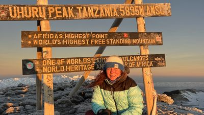 Uhuru Peak (5895 m) (Mountain, summit) • Mapy.com
