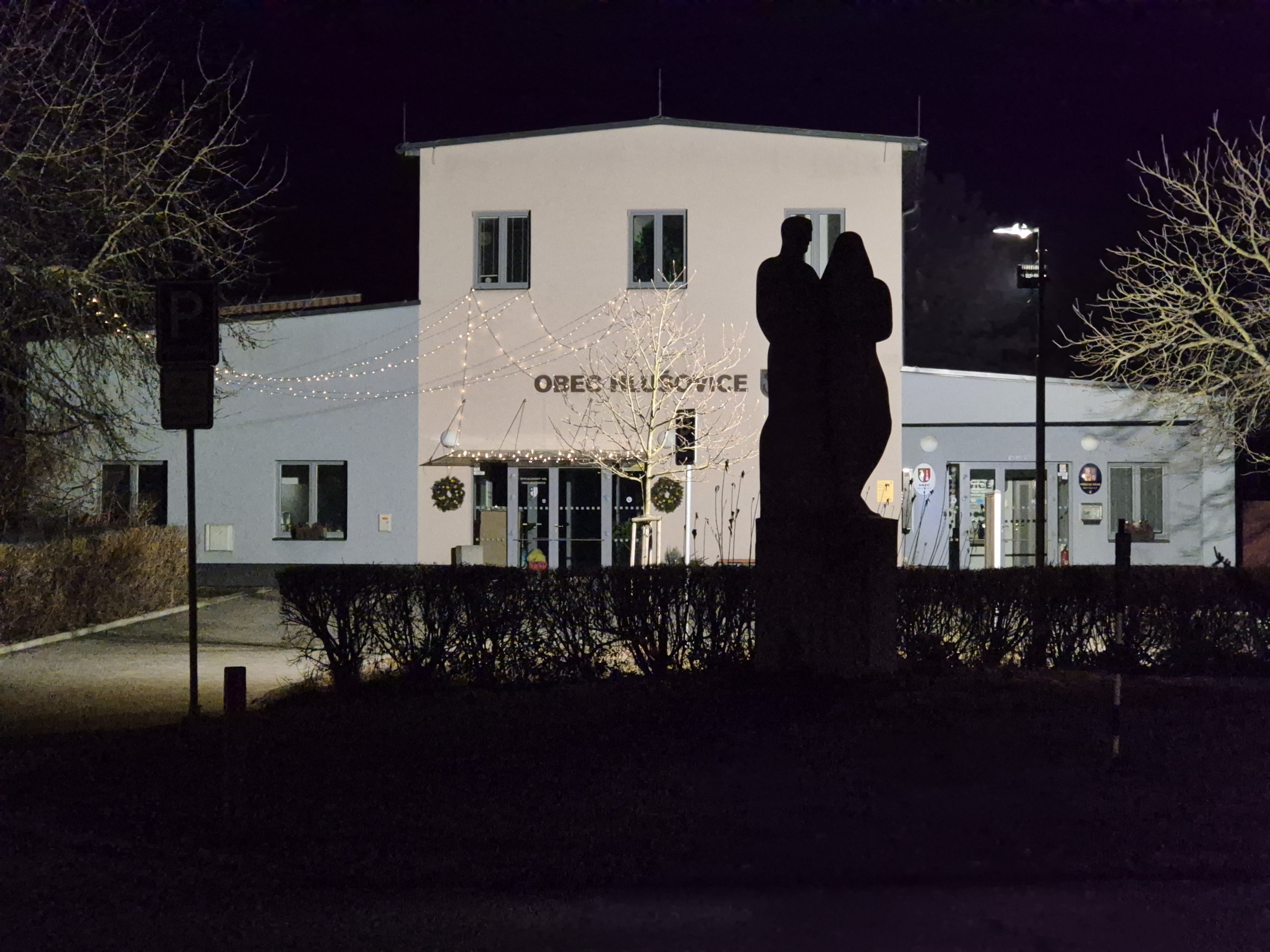 Hlušovice - obecní úřad foto 2