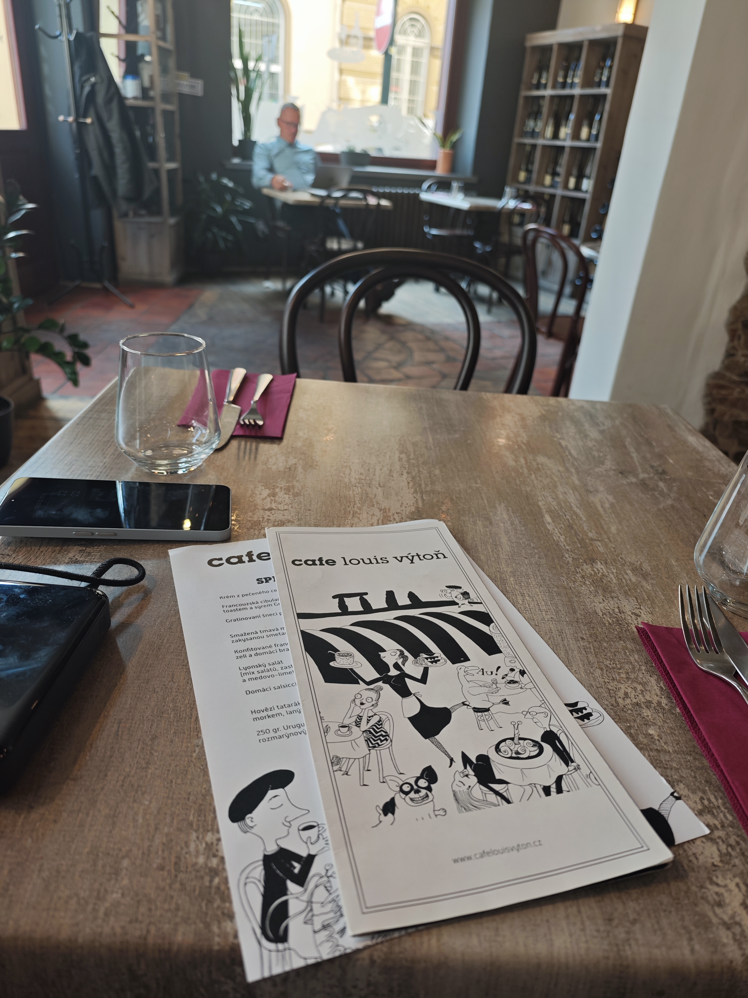 CAFE LOUIS VÝTOŇ & RESTAURANT foto 5