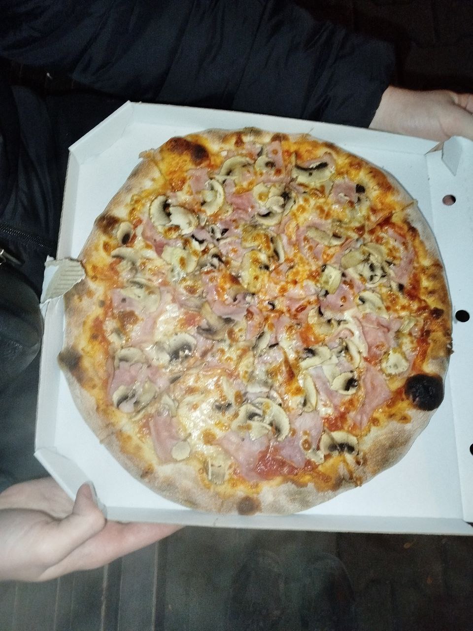 Pizzaspeciale foto 2