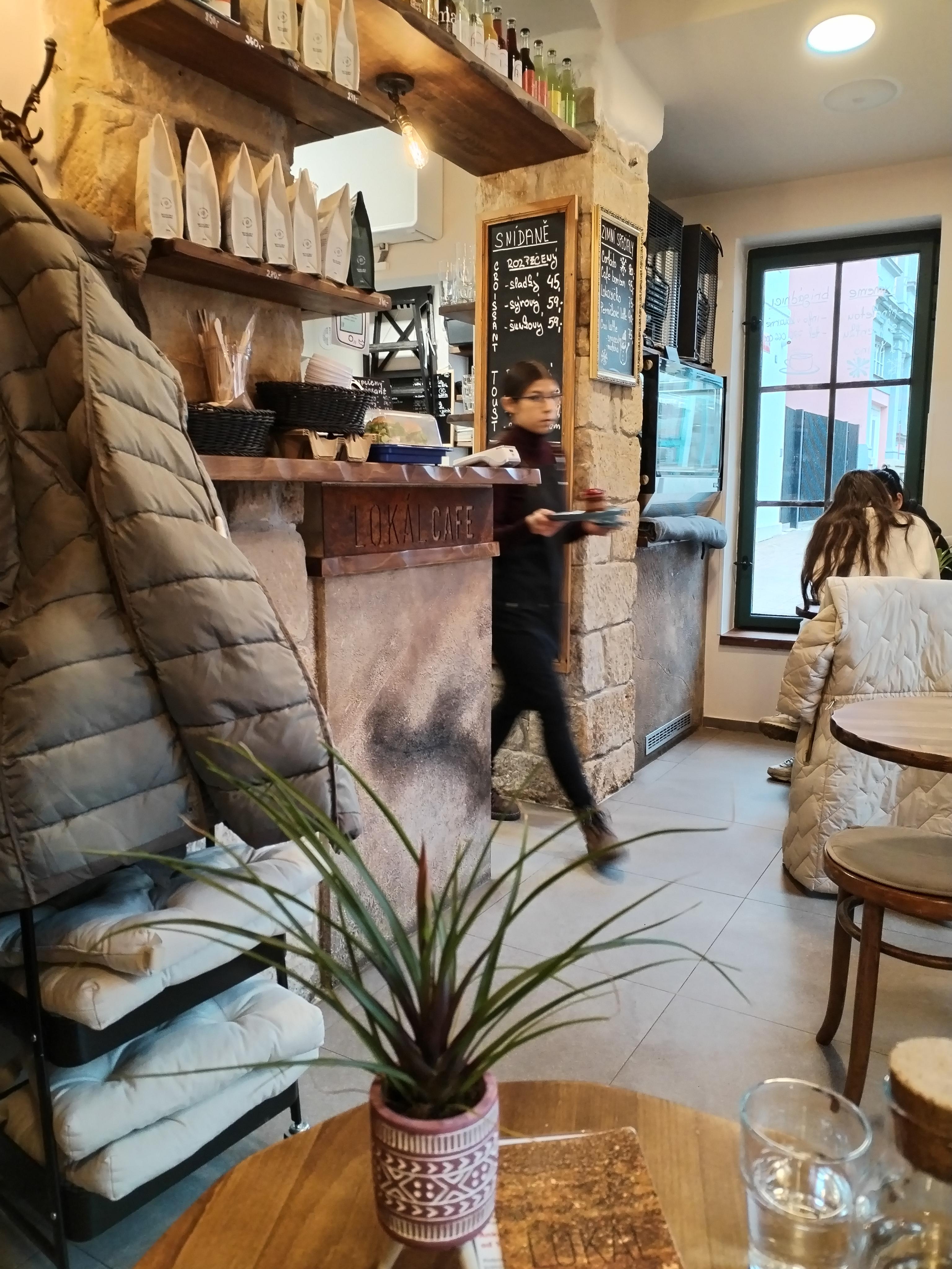 LOKÁL CAFE foto 6