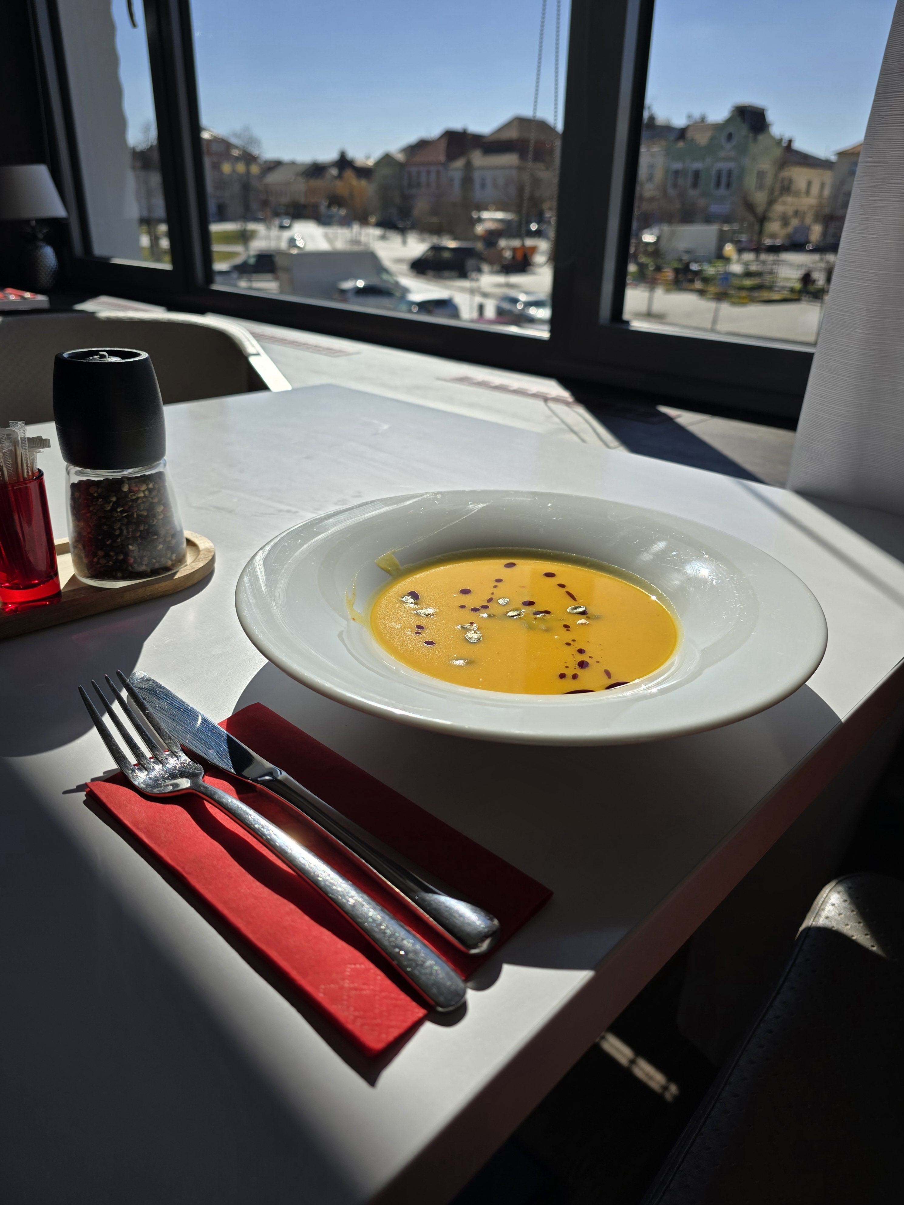 Hotel Grand - restaurace foto 5