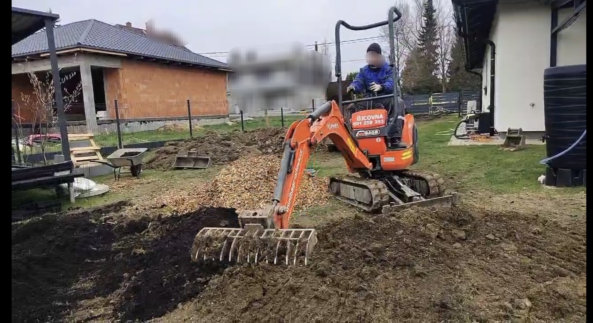 Půjčovna minibagru Orlová foto 2