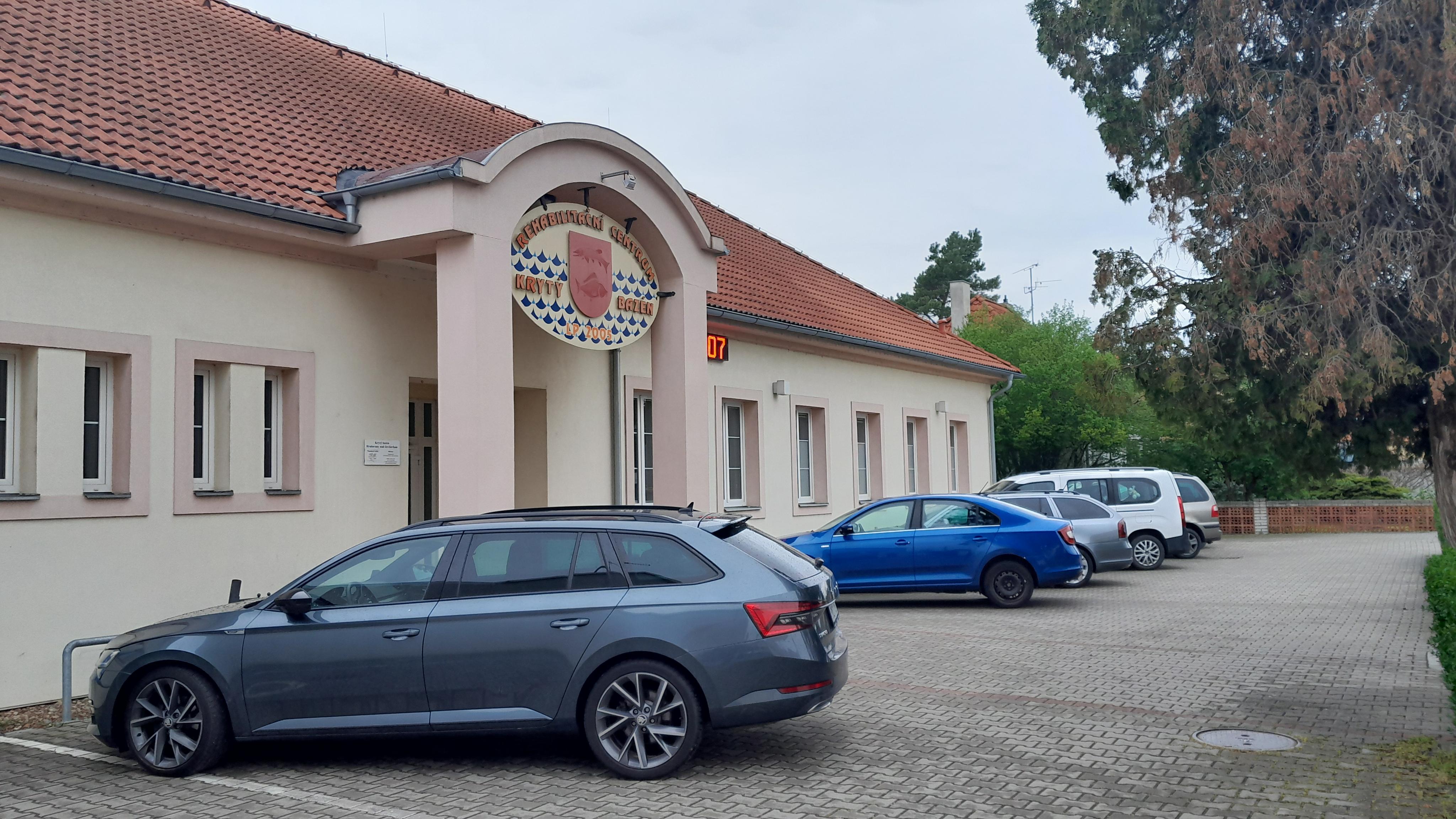 Krytý bazén Hrušovany nad Jevišovkou foto 2