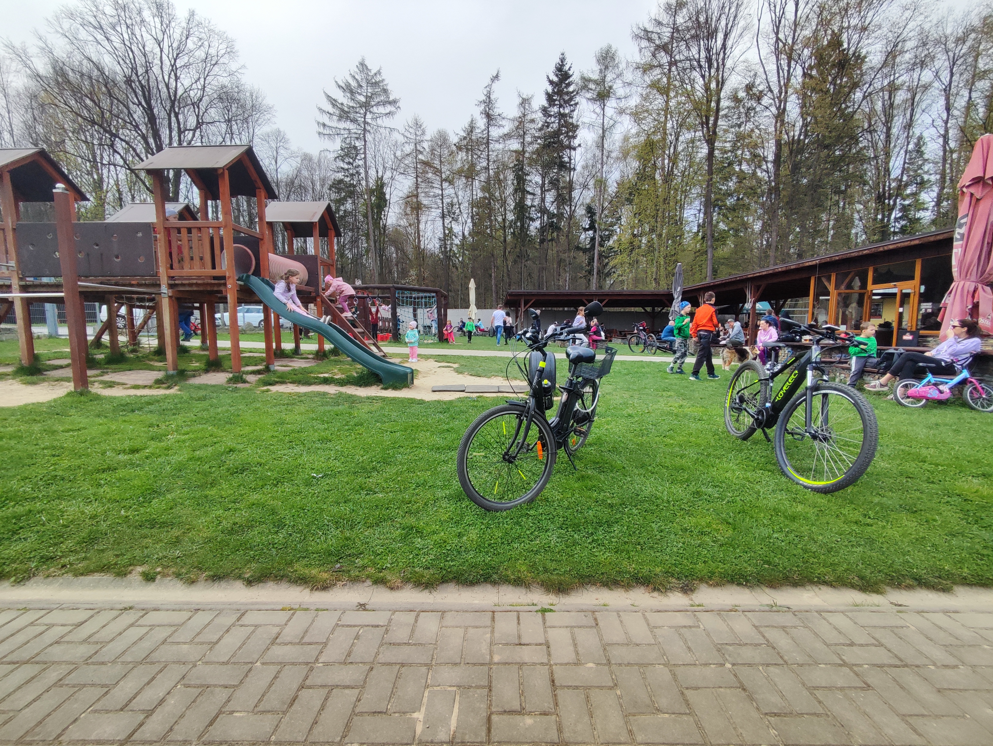 Občerstvení Houpačky u lesa foto 3