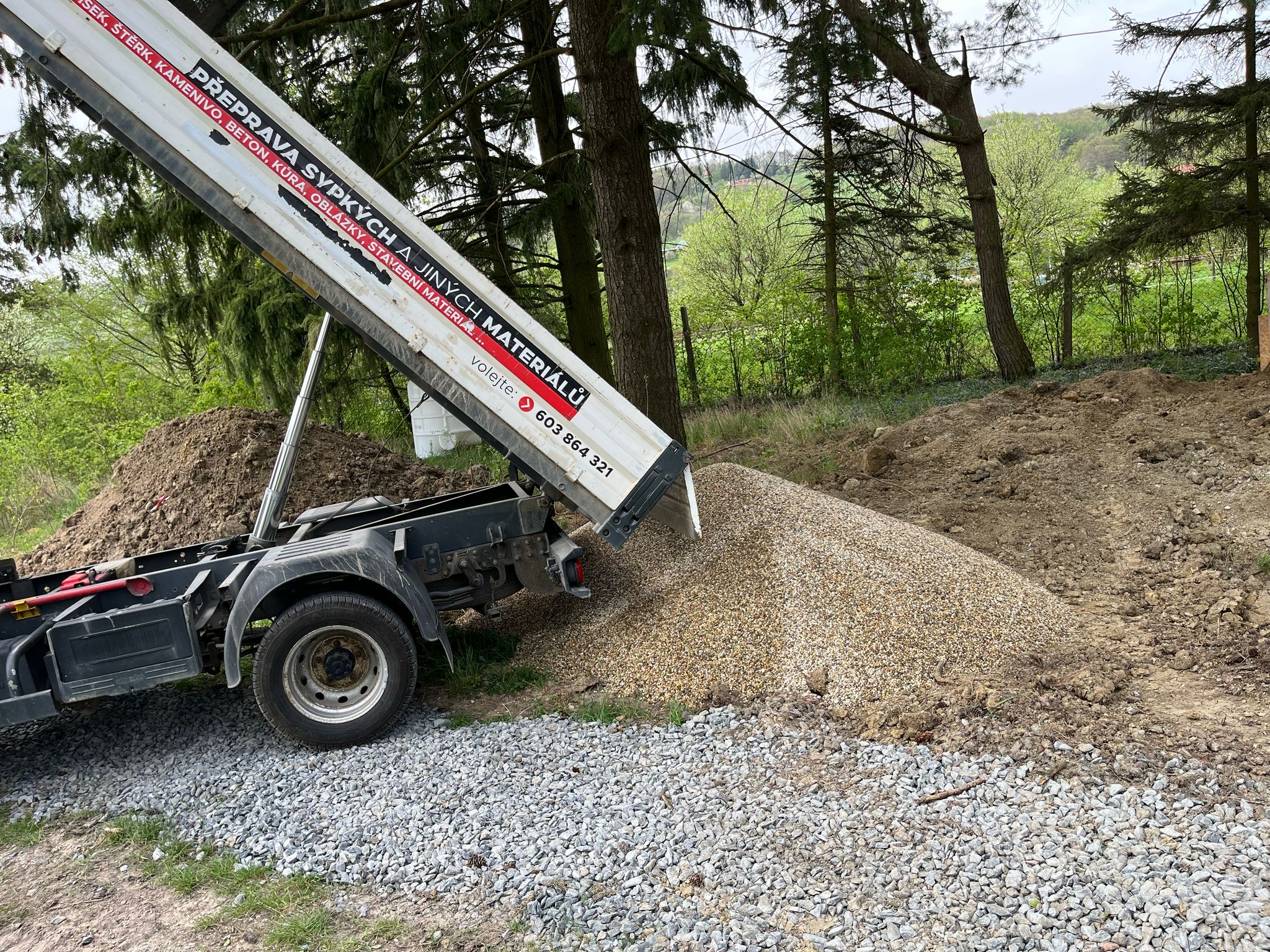 AUTODOPRAVA - Přeprava sypkých a jiných materiálů foto 6