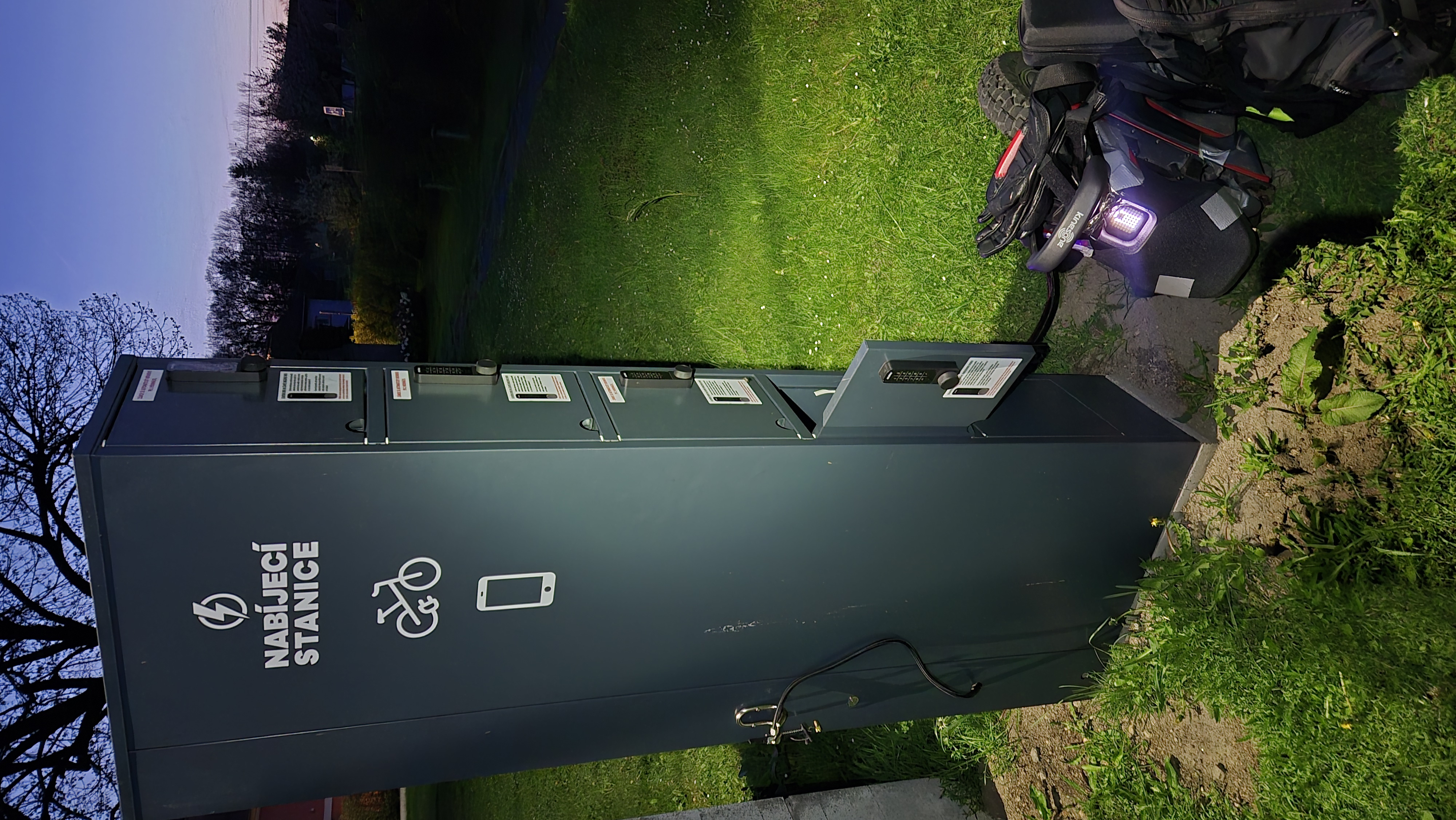 Nabíjecí stanice pro elektrokola a mobilní zařízení Etron Czech foto 2