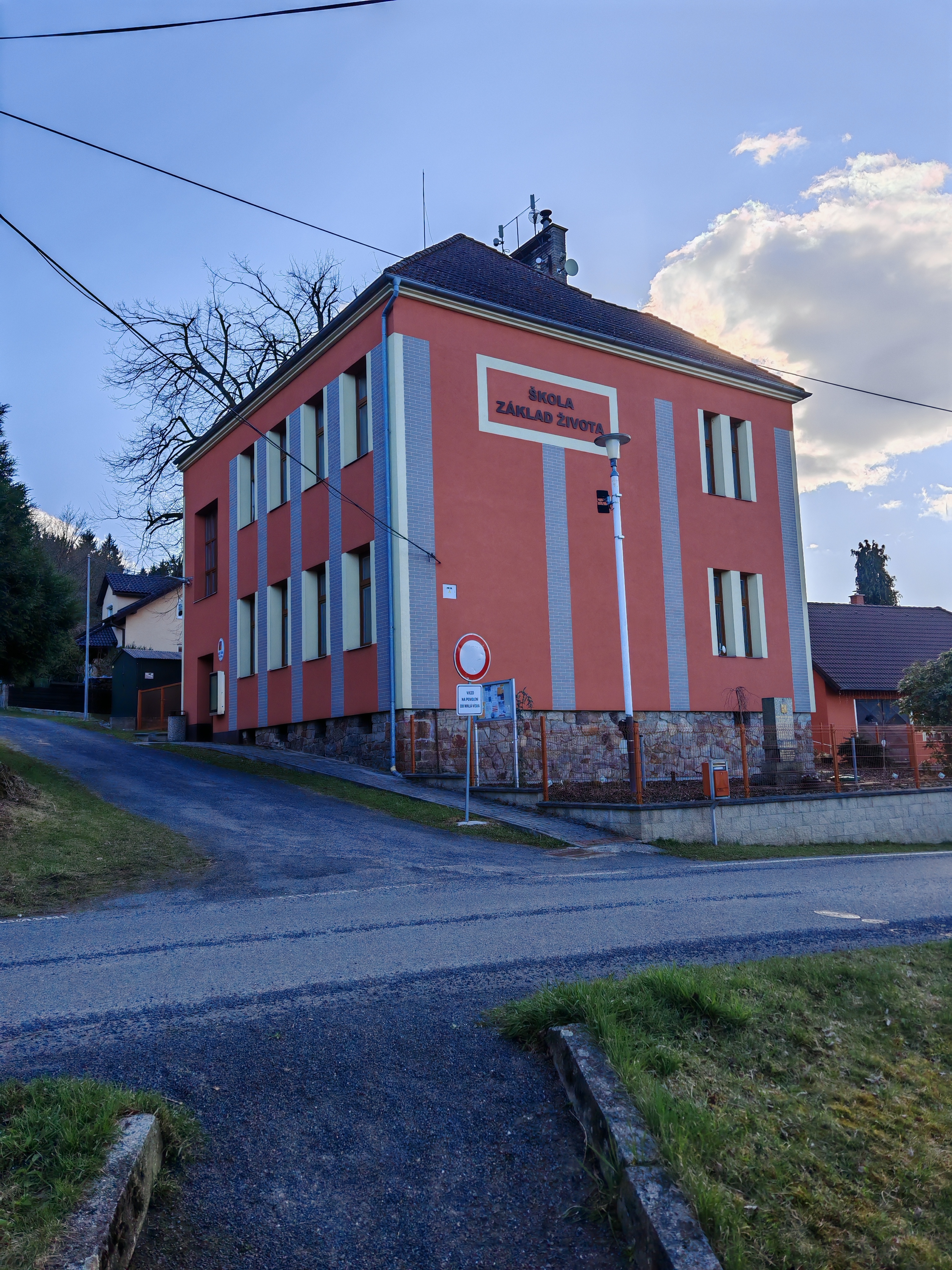 Malá Víska - obecní úřad foto 3