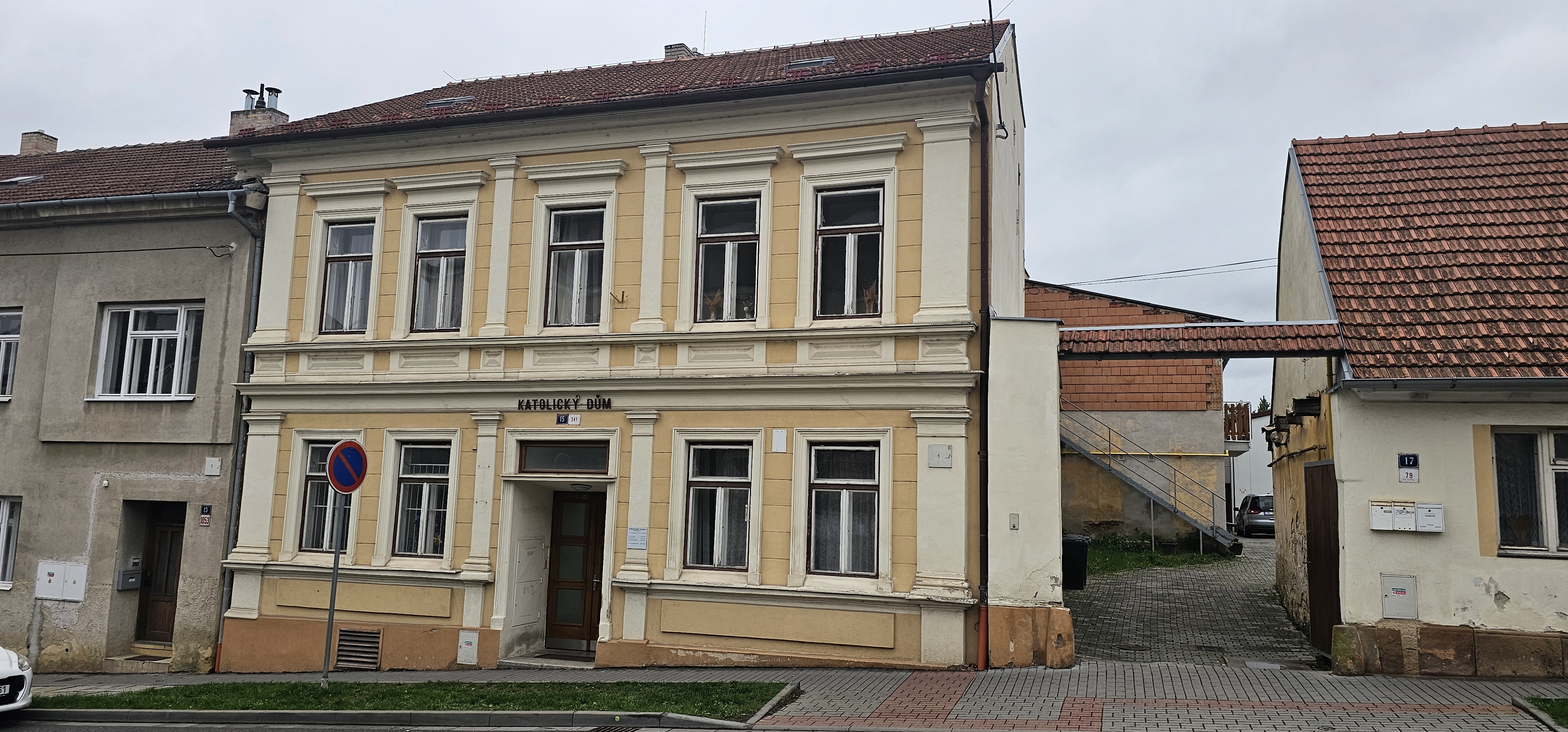 Katolický dům foto 2