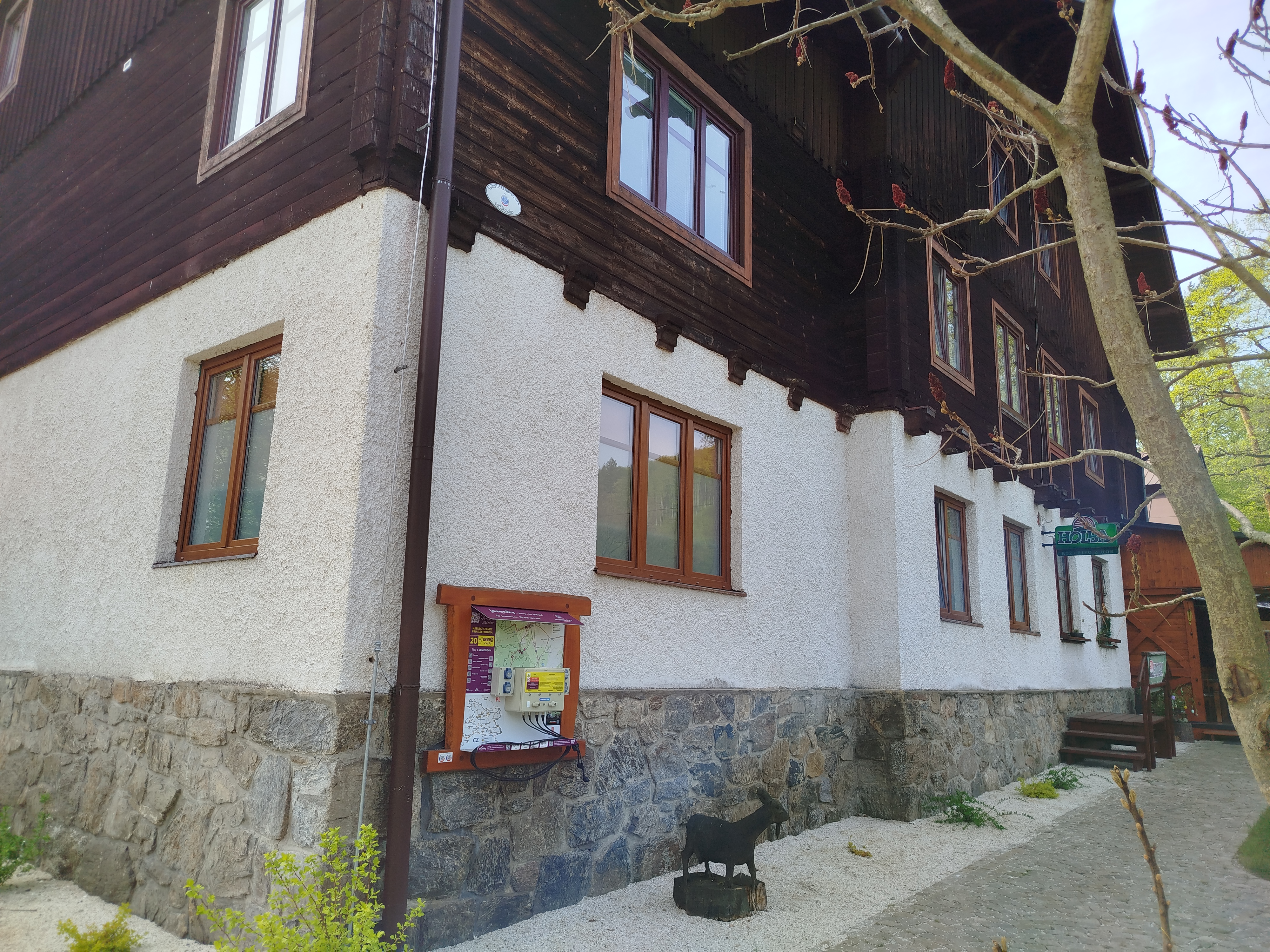 Nabíjecí stanice Restaurace Isolde Račí Údolí foto 3