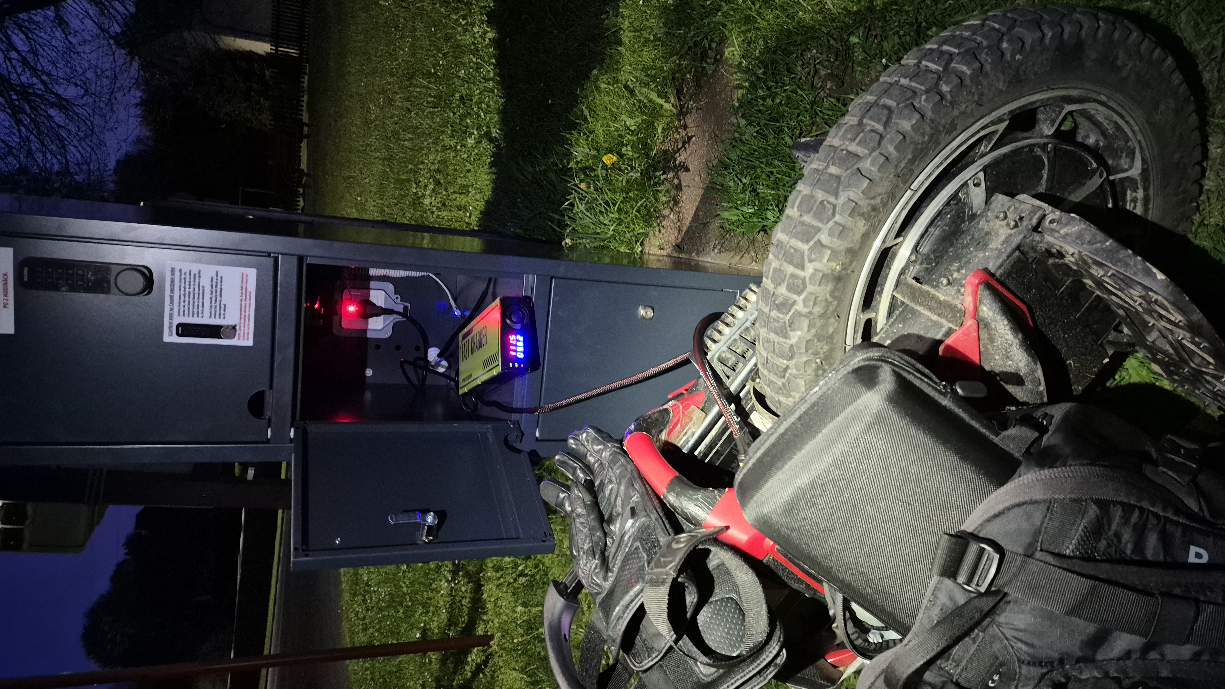 Nabíjecí stanice pro elektrokola a mobilní zařízení Etron Czech foto 3