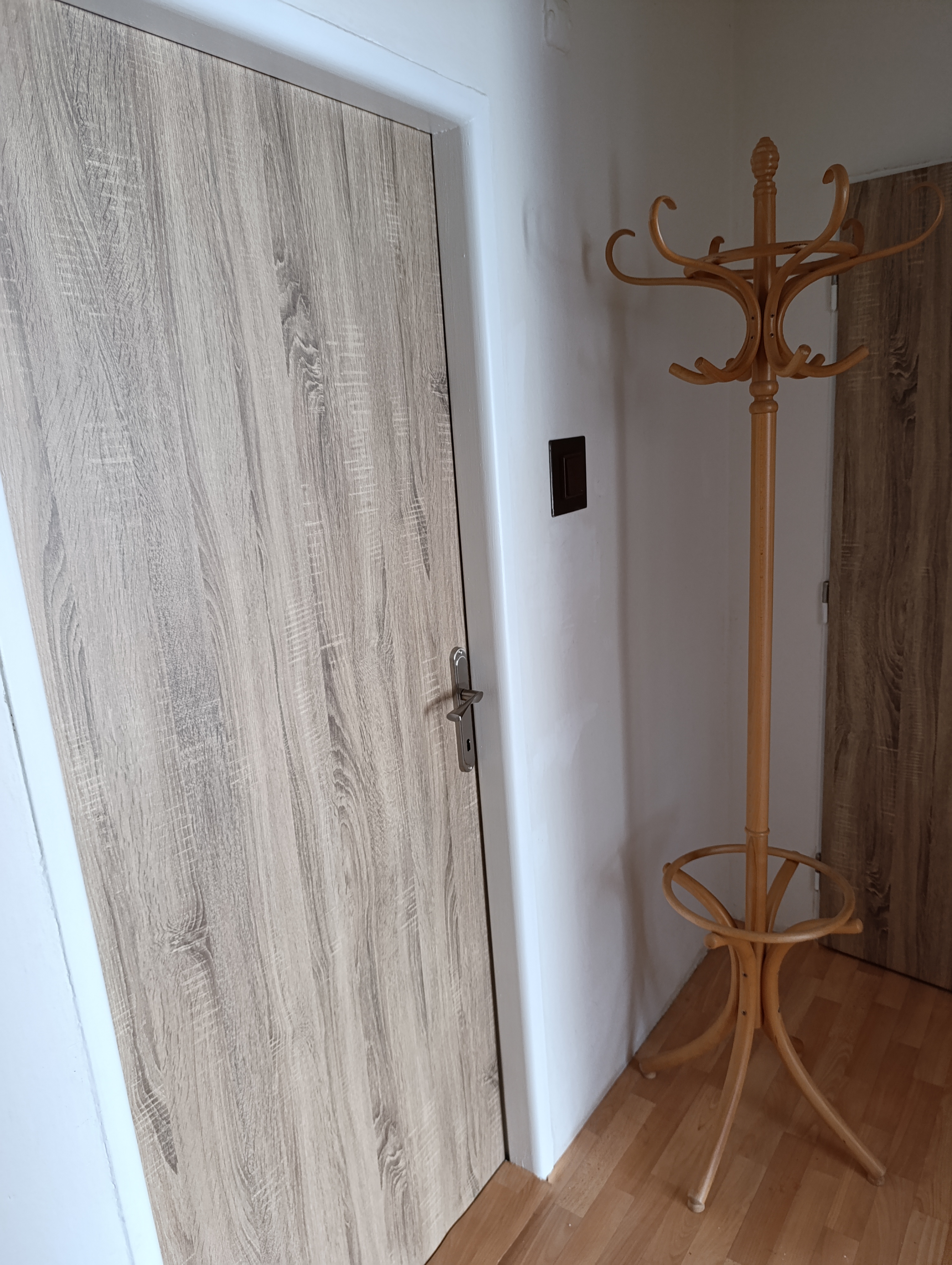 Renovia - RENOVACE DVEŘÍ, ZÁRUBNÍ a UMAKARTU foto 2