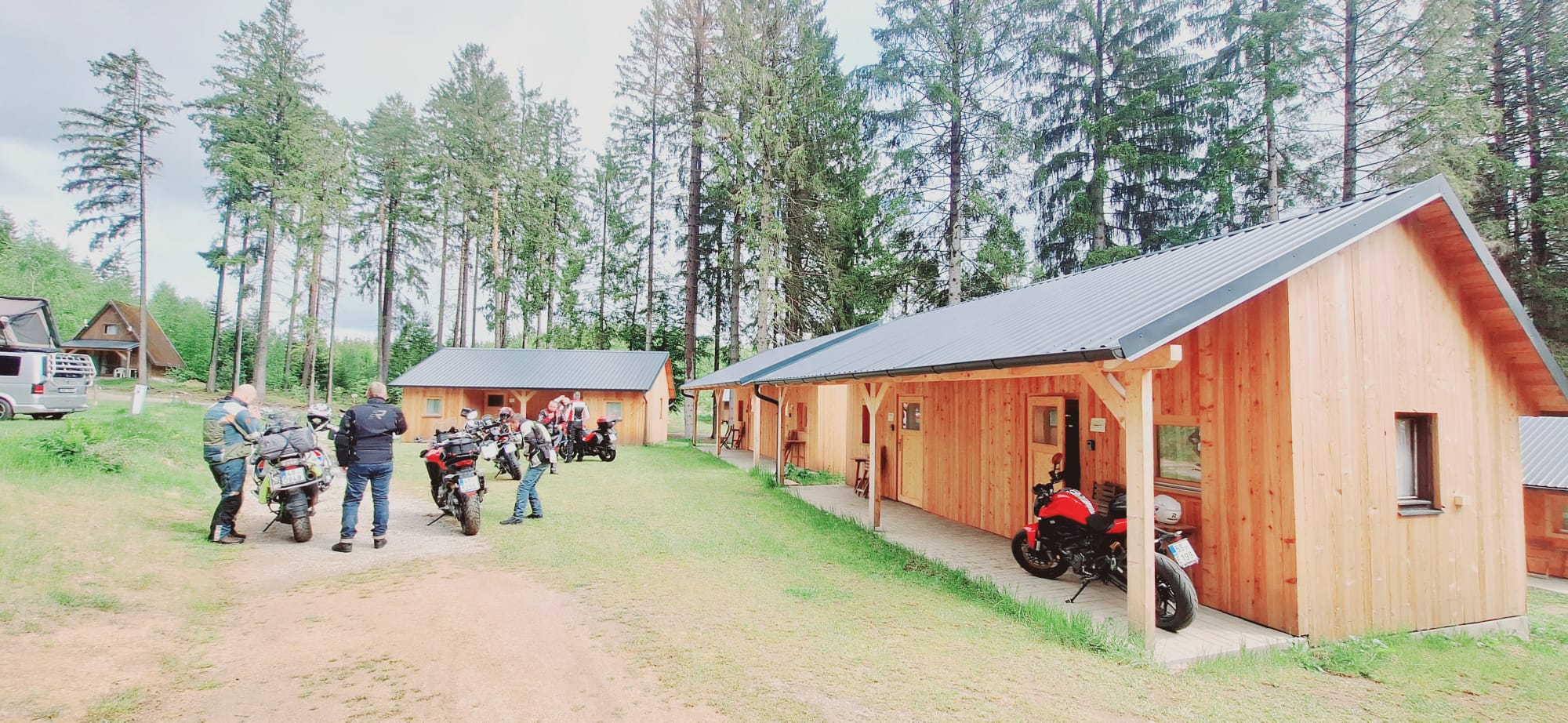 CHATY ZVŮLE Česká Kanada foto 3