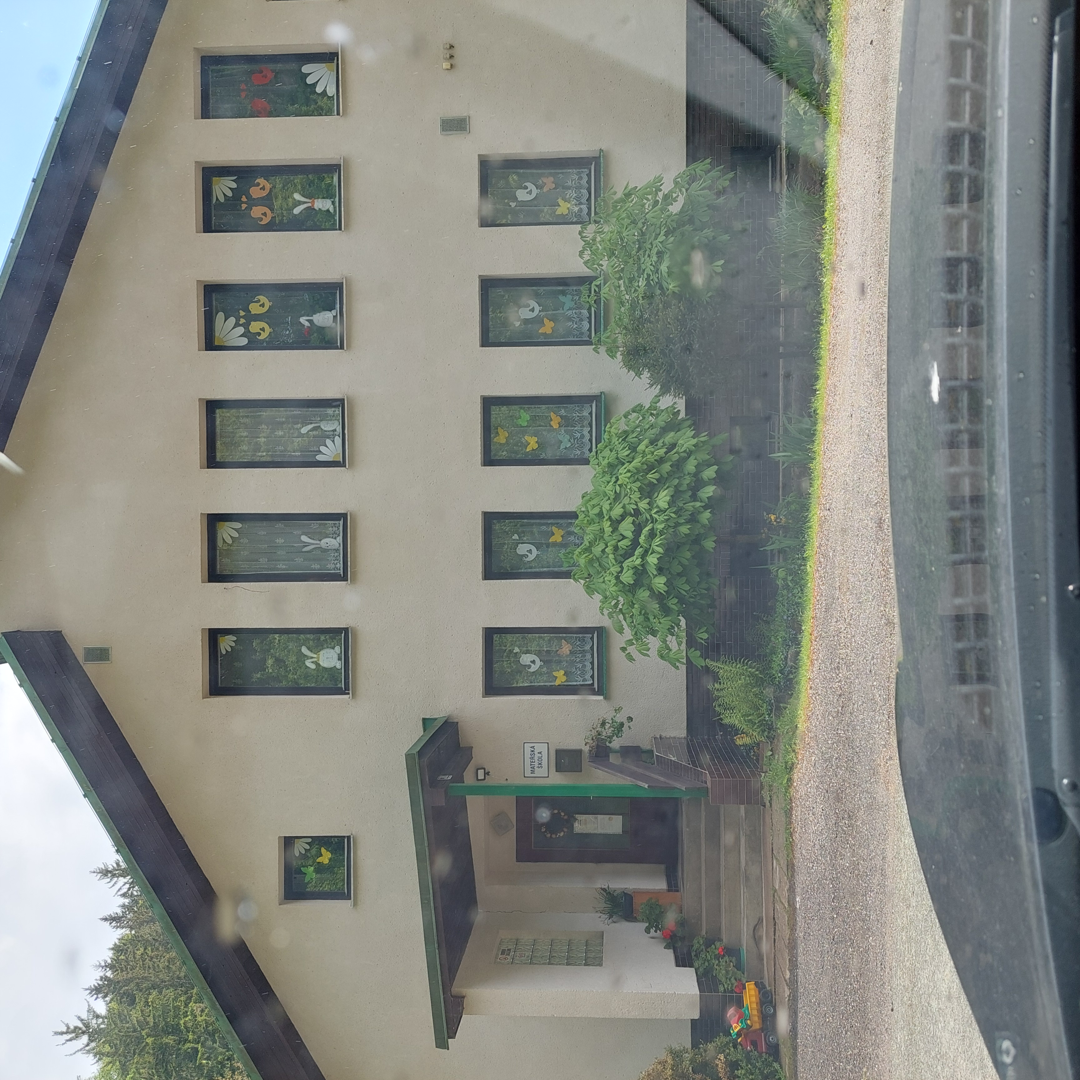 Krkonošská základní škola a mateřská škola Vítkovice foto 2