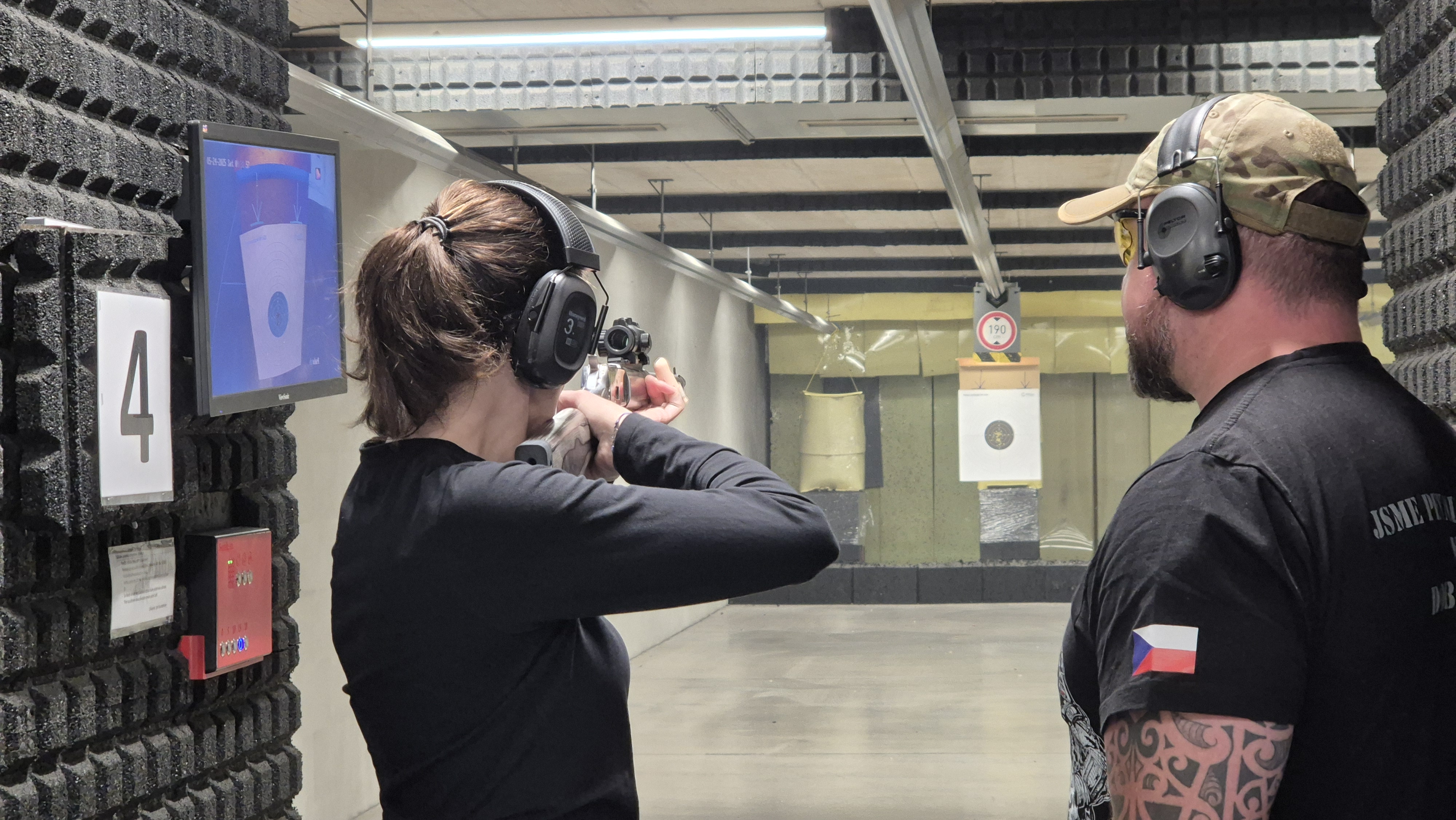 GUN CENTRUM - vnitřní střelnice s obchodem foto 5