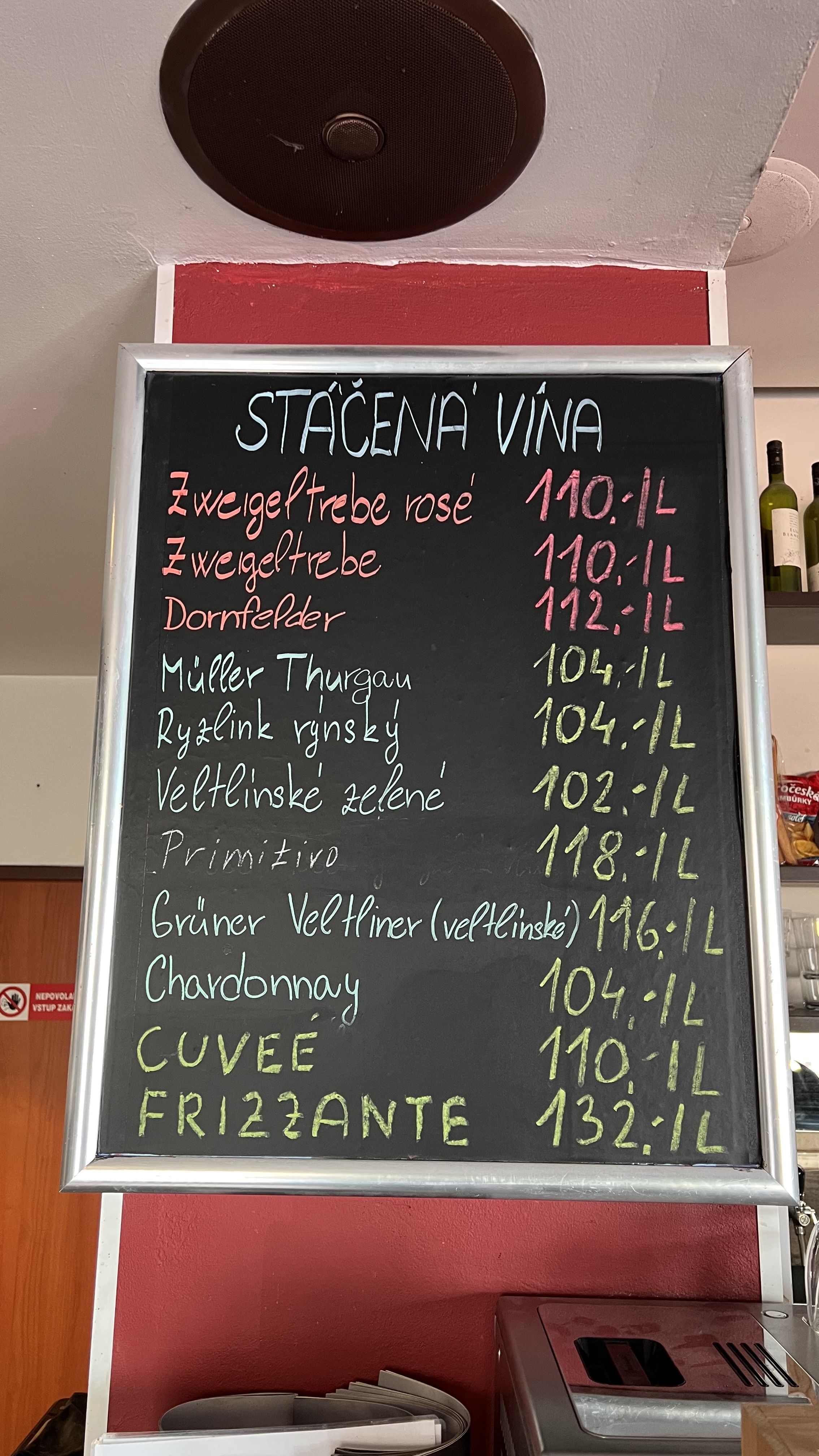 Vinotéka a Vinárna U Zvonků foto 5