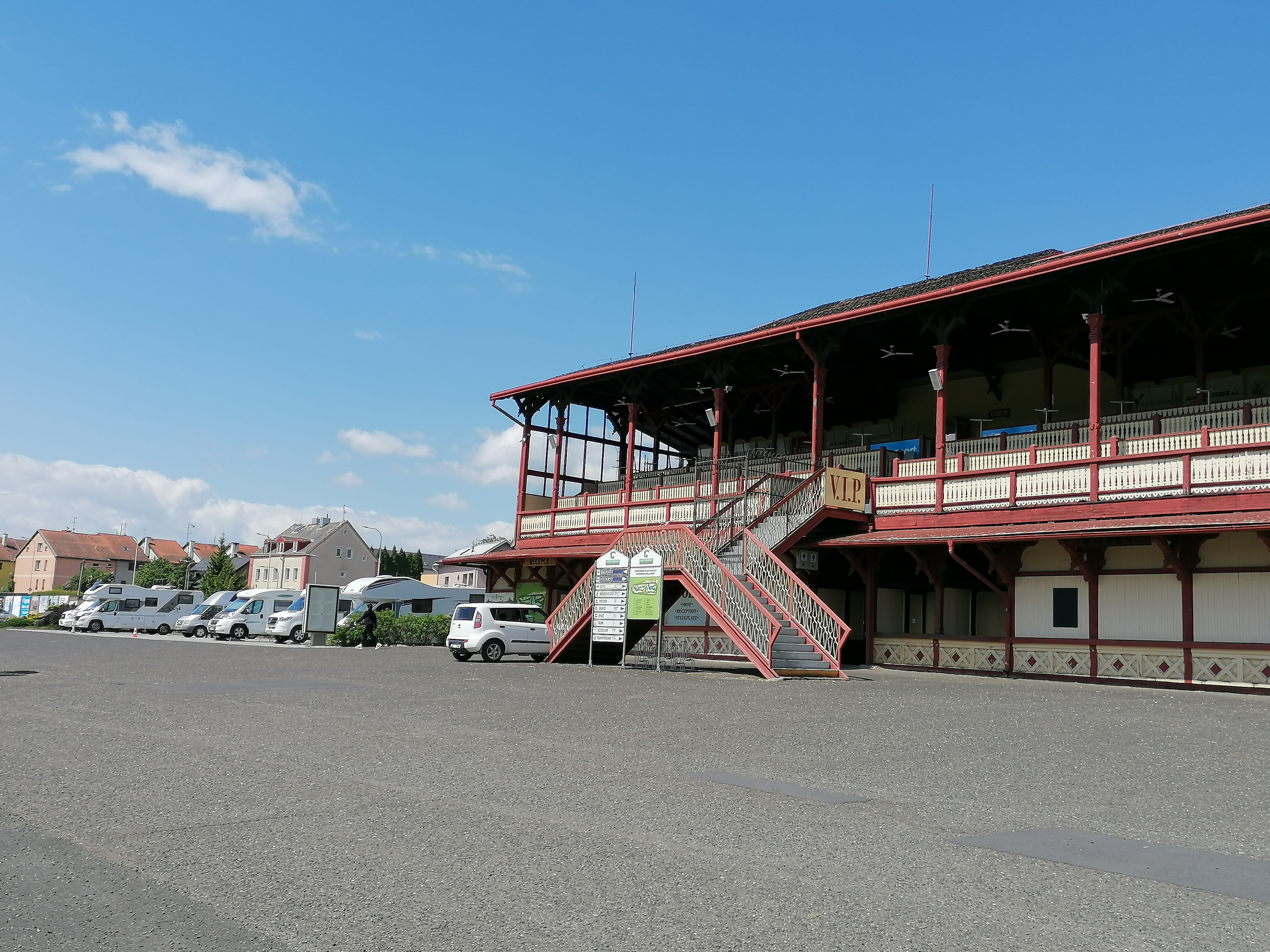 Stellplatz Hipodrom Holoubek foto 5