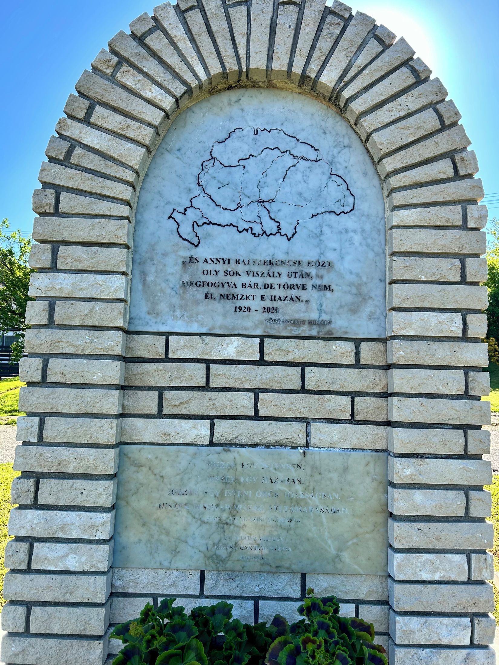 traktat Trianon pomnik 