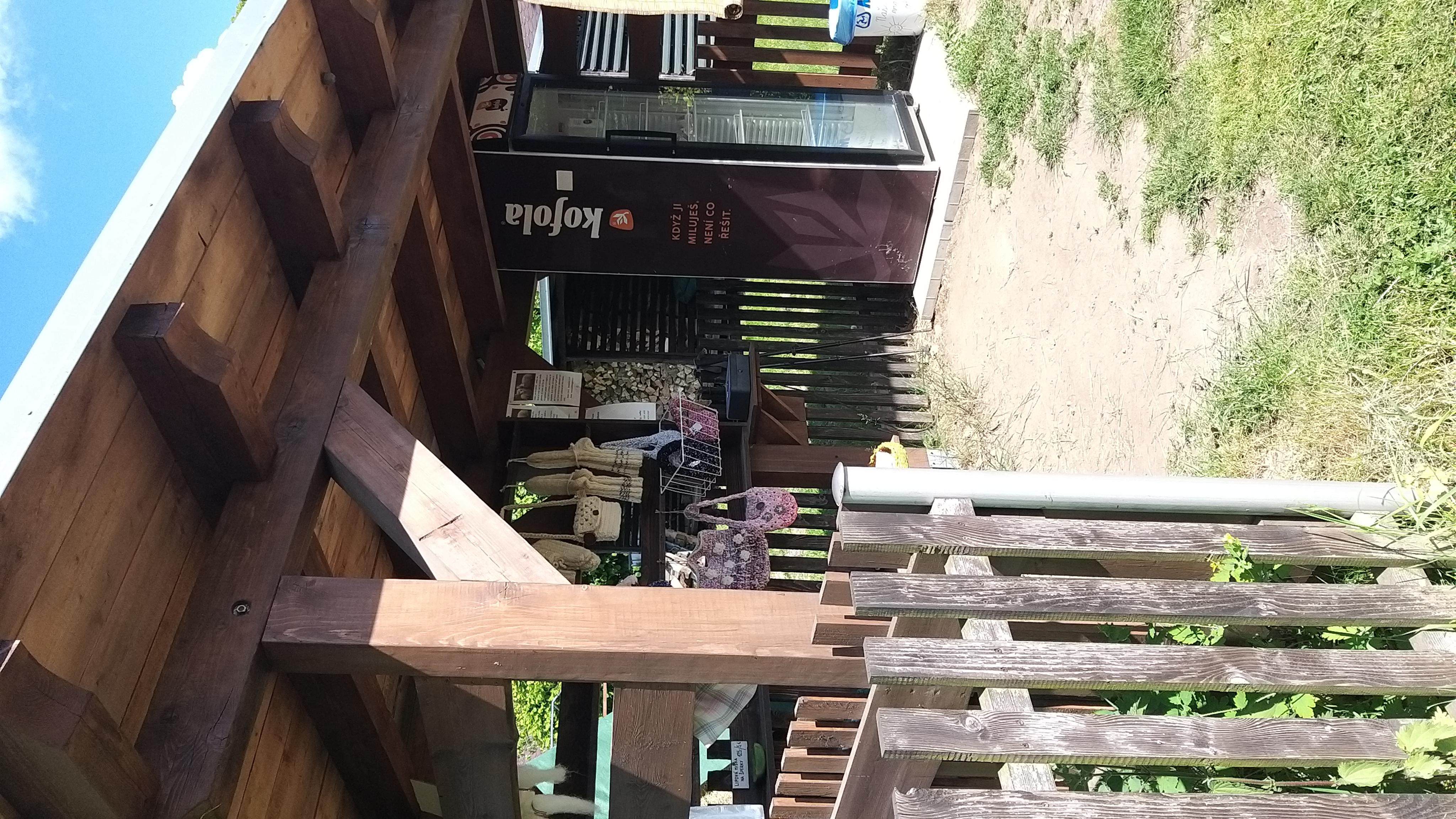 Malá farma Janov - samoobslužný stánek foto 5