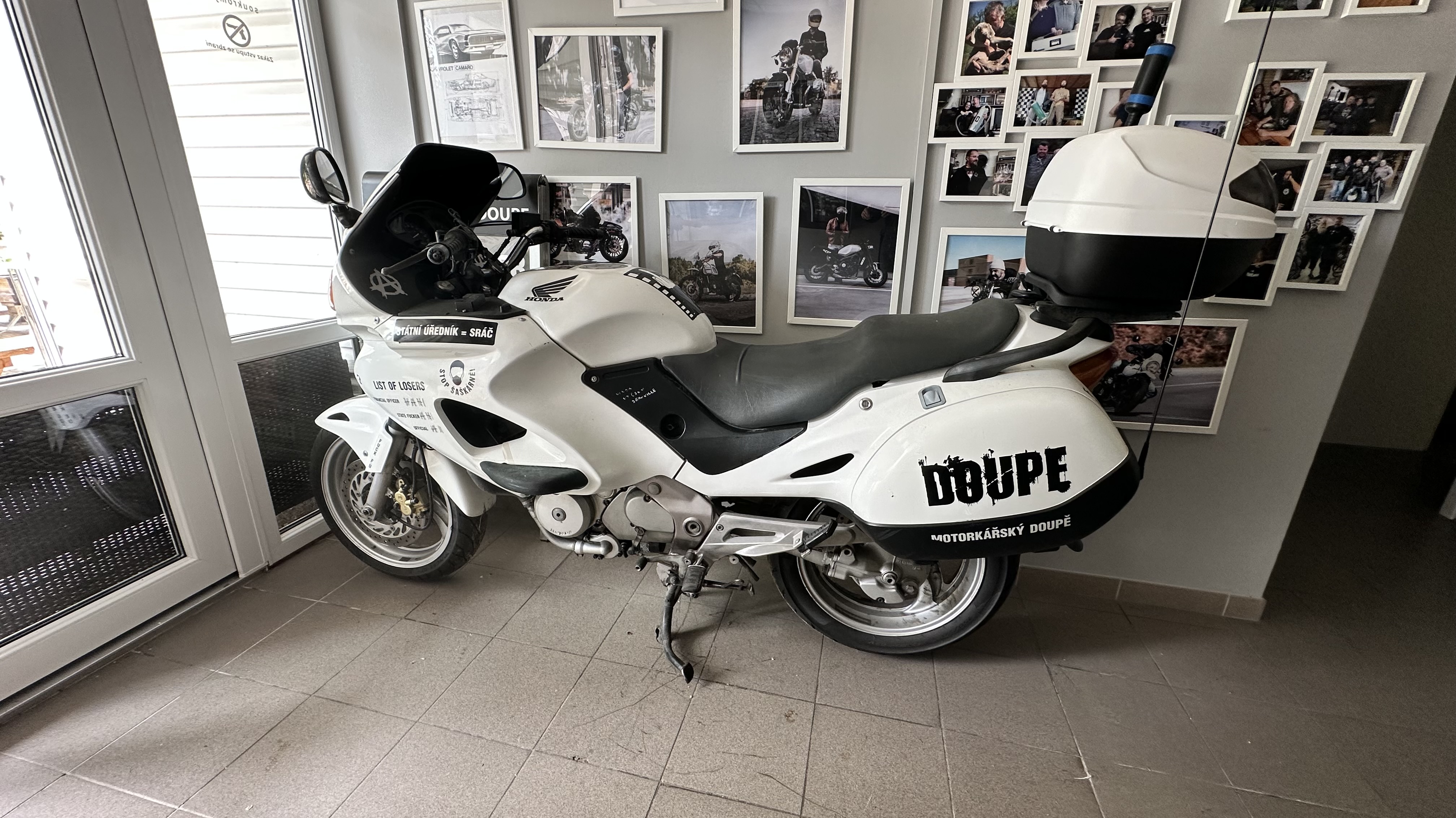 MOTORKÁŘSKÝ DOUPĚ foto 4