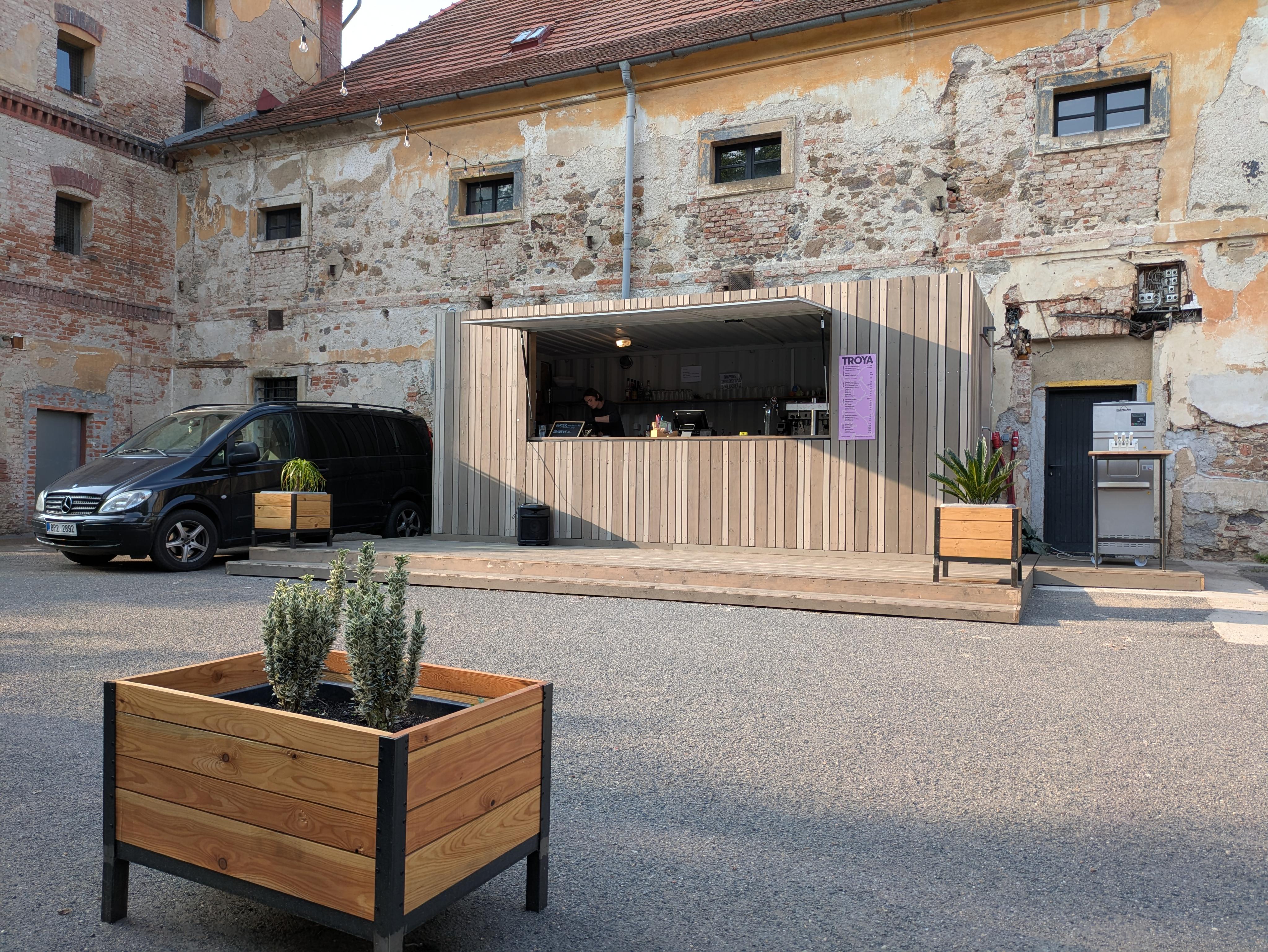 TROYA bar & grill foto 2