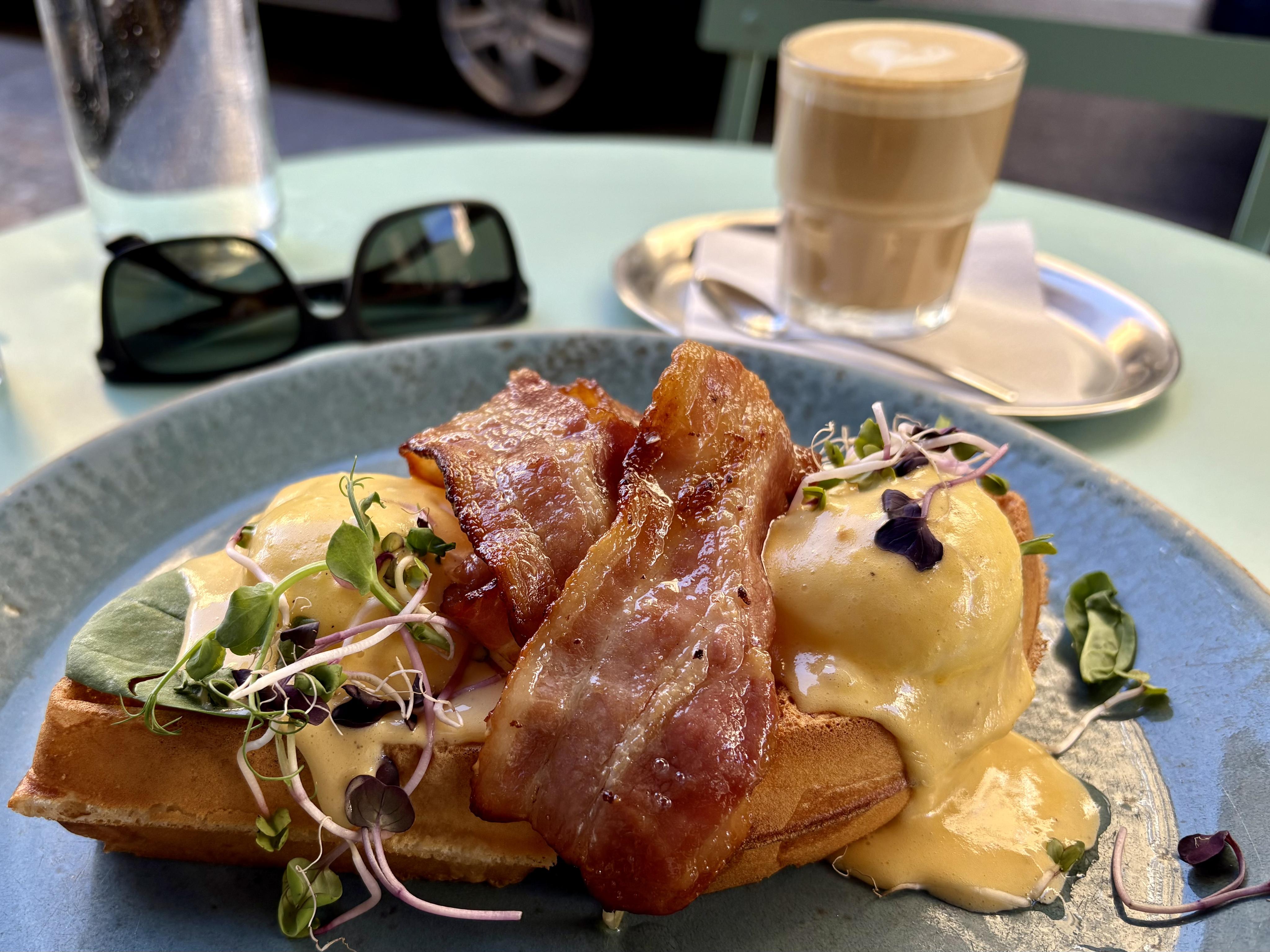 Coffee & Waffles foto 2