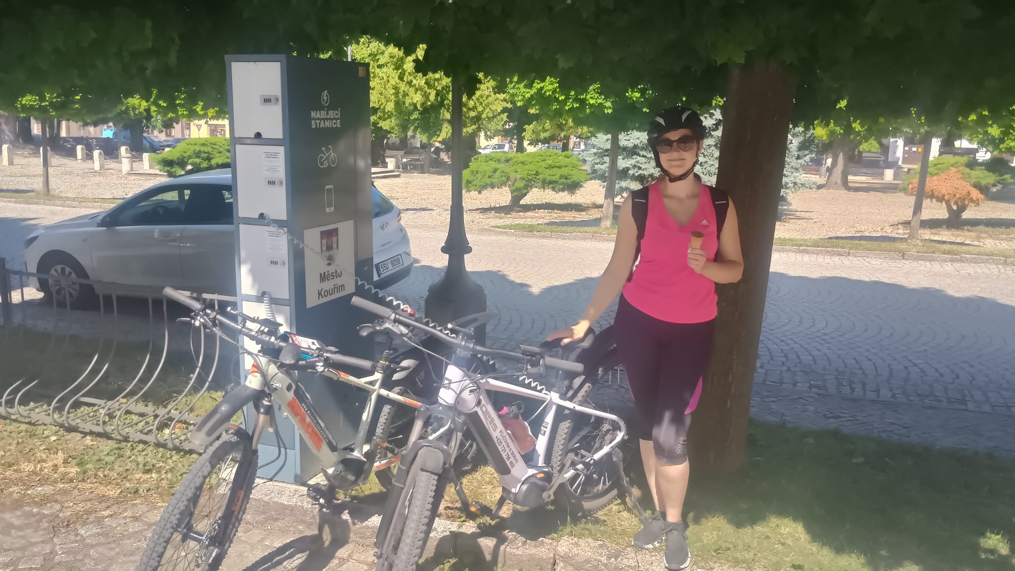 Nabíjecí stanice pro elektrokola a mobilní zařízení foto 3